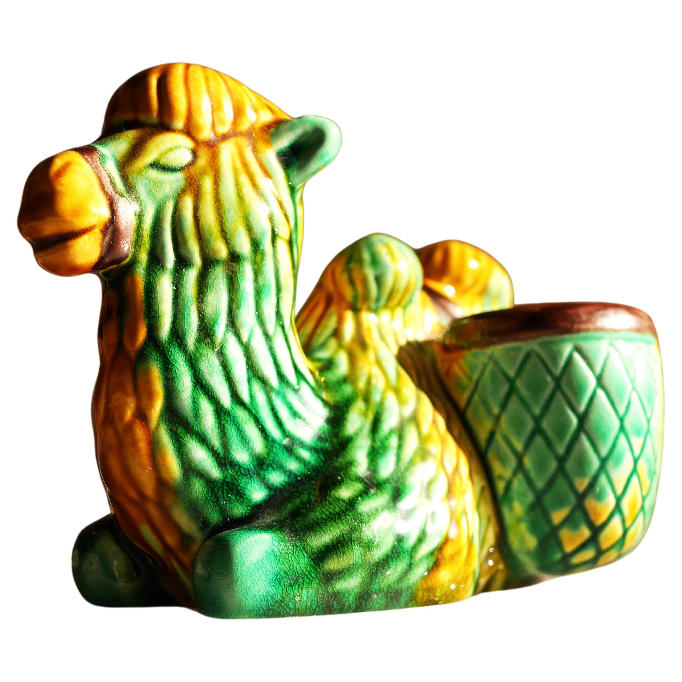 Figurine en poterie moderne du milieu du siècle un "chameau" faite par Gunnar Nylund, Rörstrand en vente
