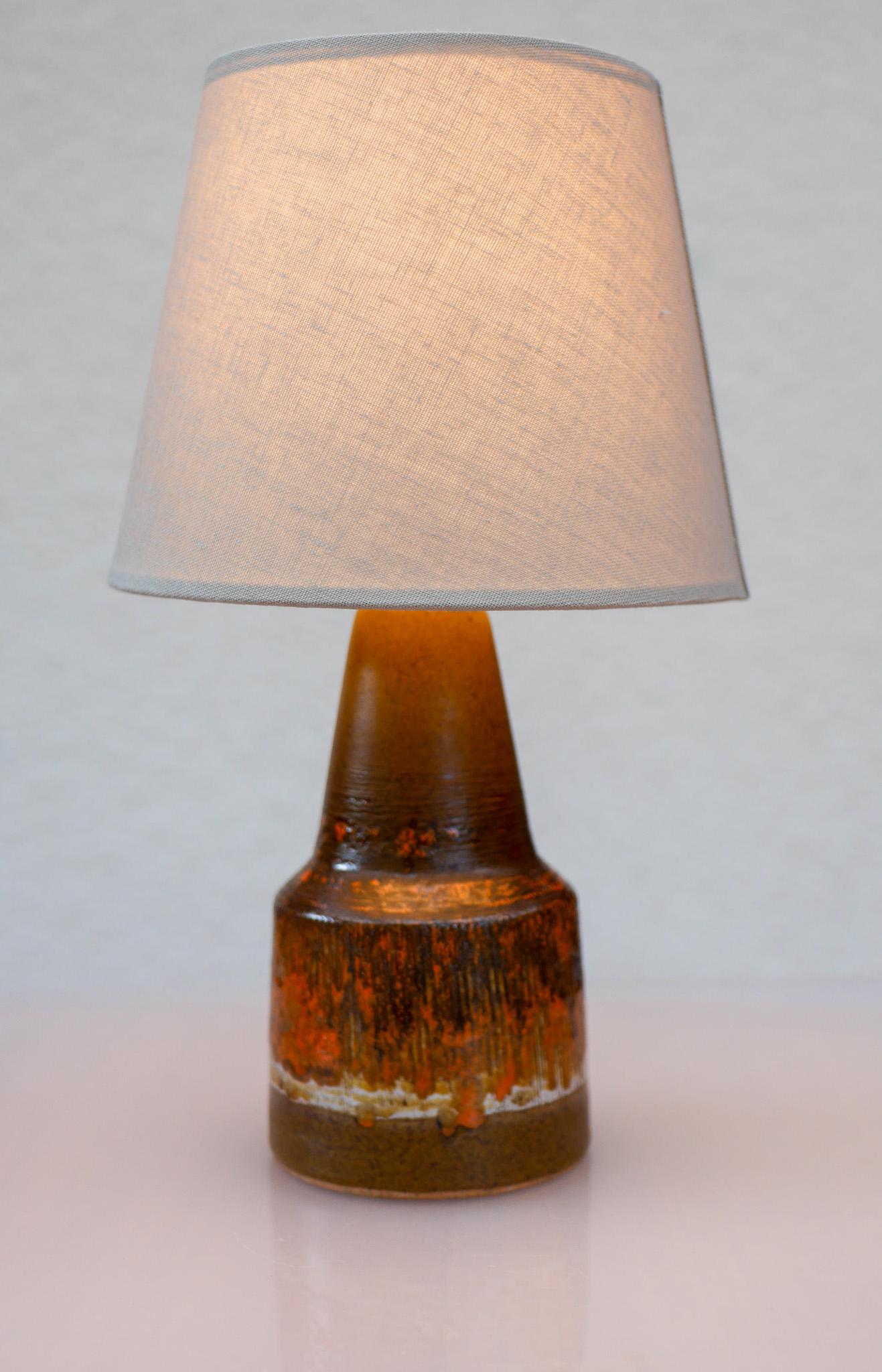Mid-century modern pottery lamp from Tilgmans, Sweden. For Sale 2