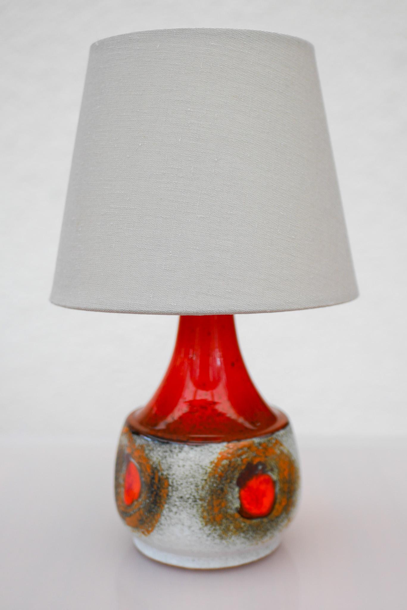 Lámpara de cerámica moderna de mediados de siglo de Tilgmans, Suecia. finales del siglo XX en venta