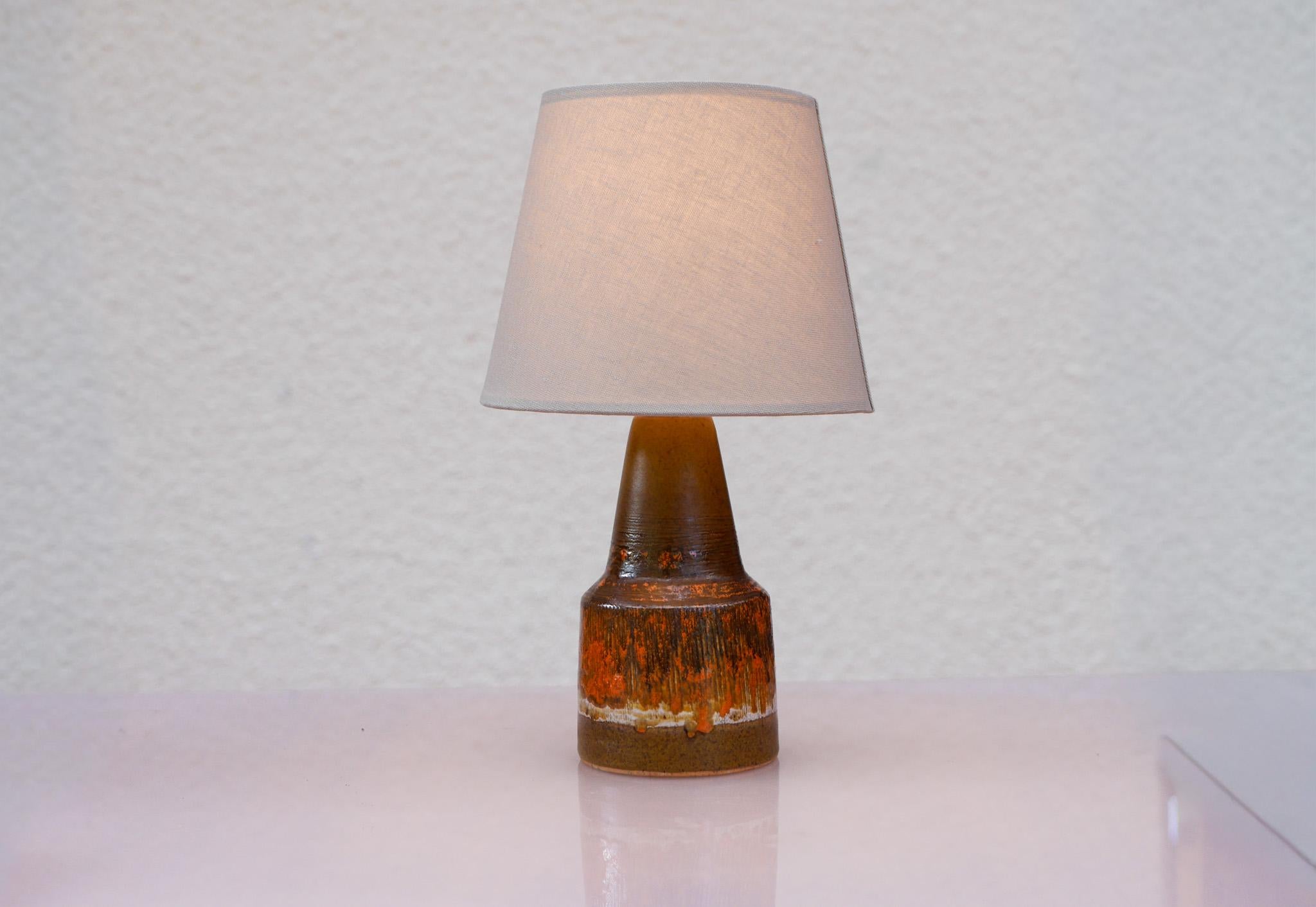 Mid-century modern pottery lamp from Tilgmans, Sweden. For Sale 1