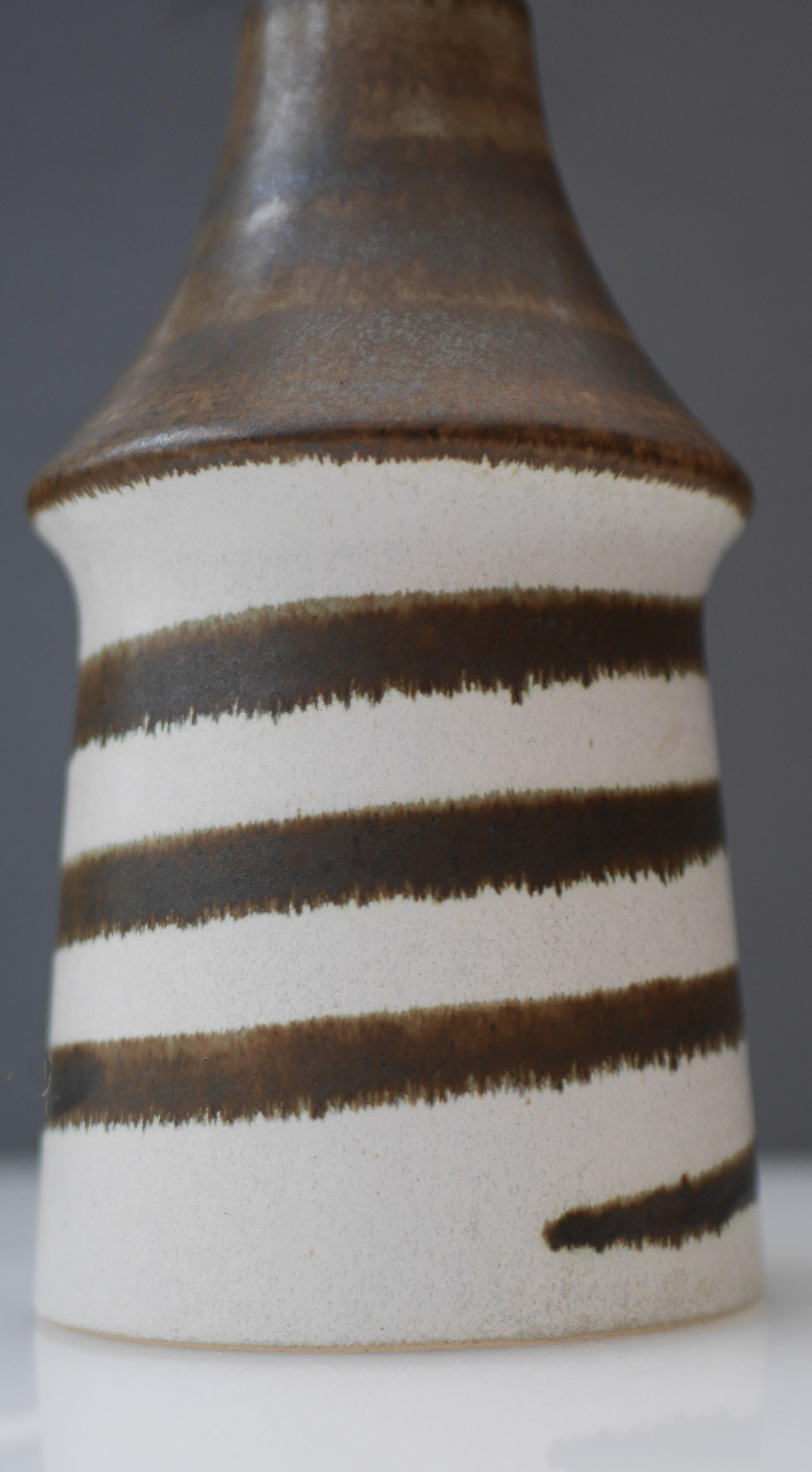 Lampe de table en poterie moderne du milieu du siècle dernier par Bruno Karlsson, EGO, Suède.  en vente 3