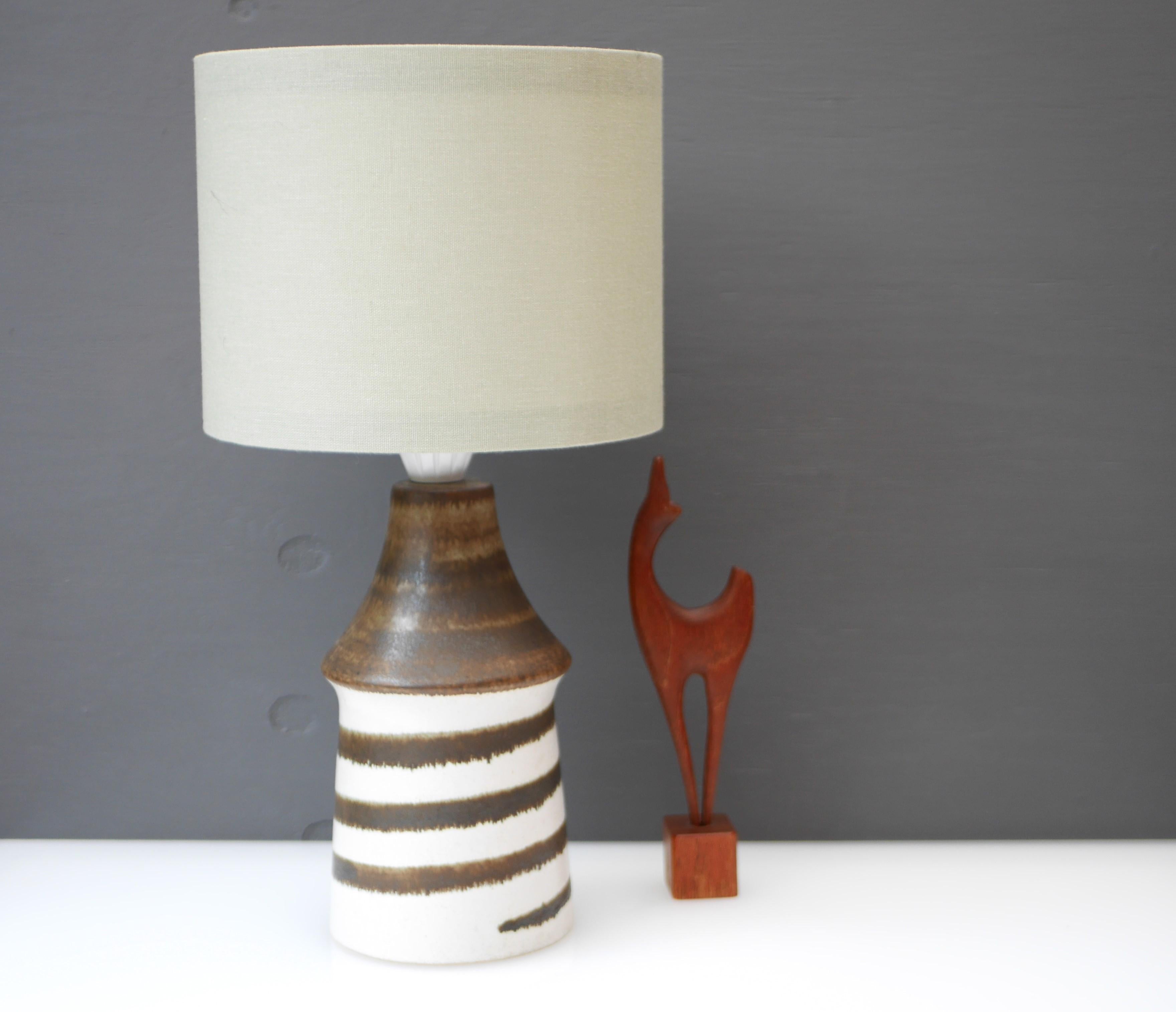 Mid-century modern pottery table lamp by Bruno Karlsson, EGO, Sweden.  For Sale 4