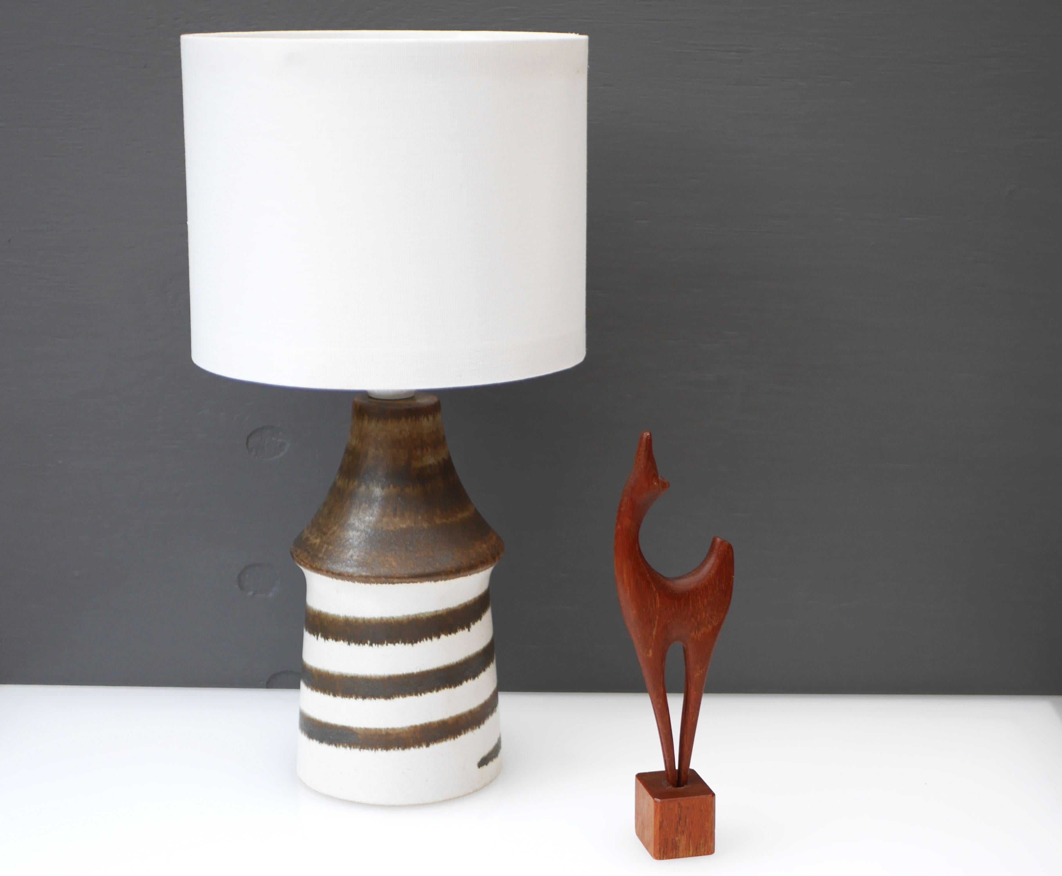 Hand-Crafted Mid-century modern pottery table lamp by Bruno Karlsson, EGO, Sweden.  For Sale