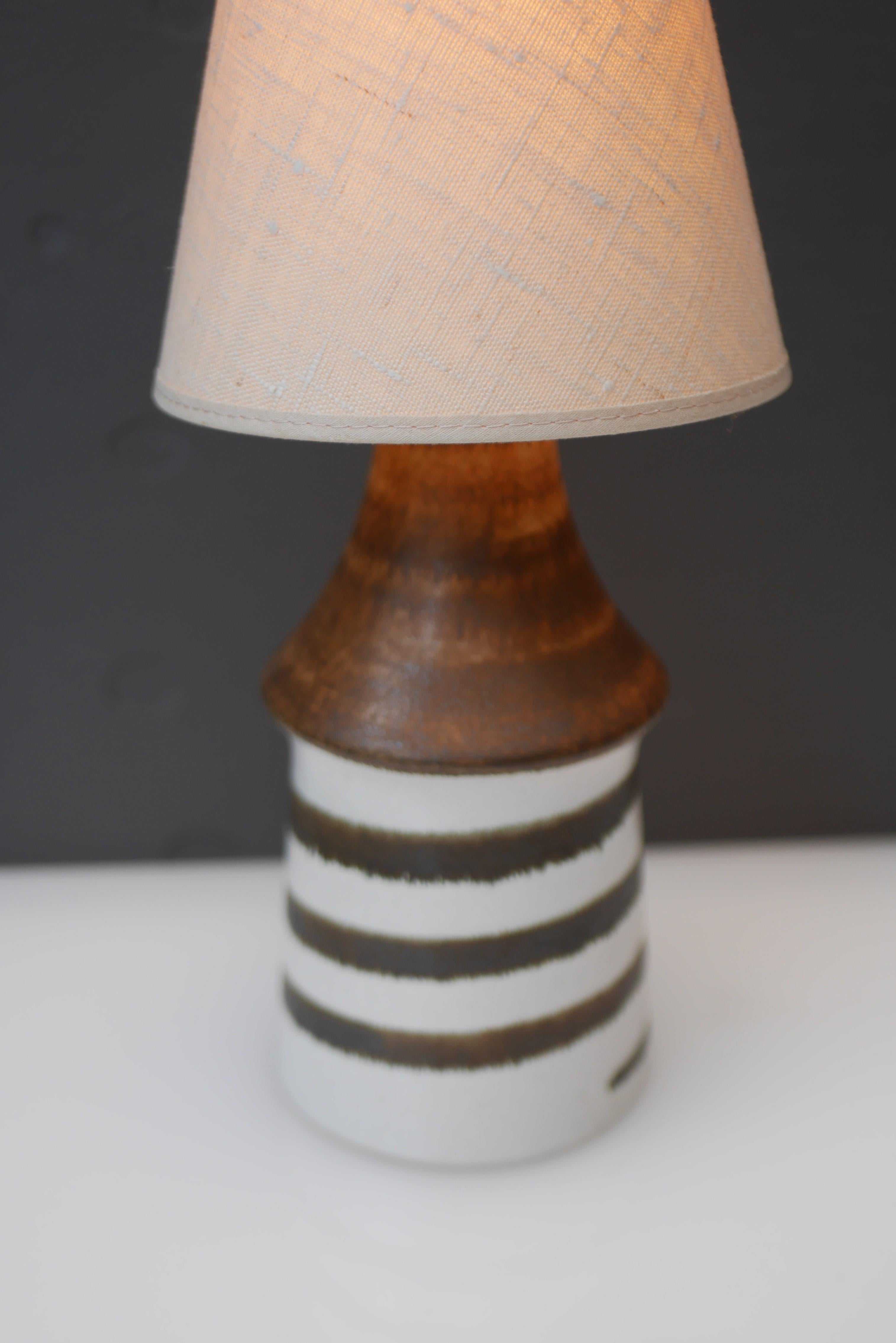 Ceramic Mid-century modern pottery table lamp by Bruno Karlsson, EGO, Sweden.  For Sale