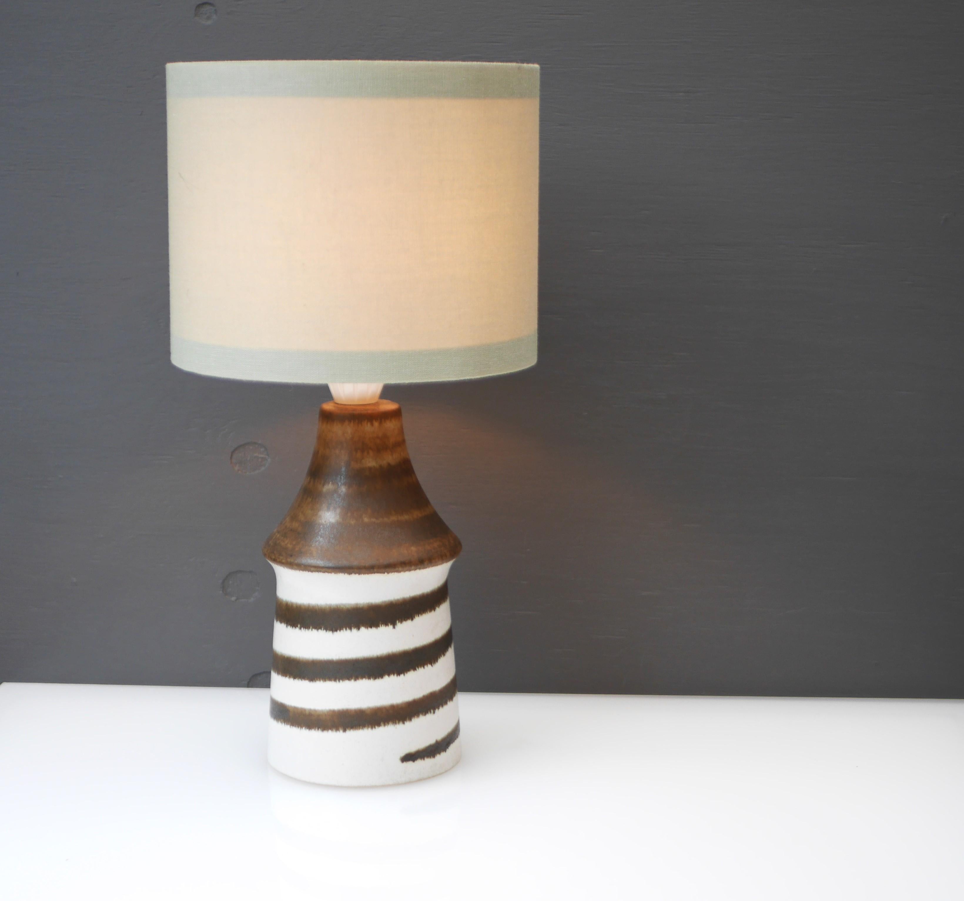Mid-century modern pottery table lamp by Bruno Karlsson, EGO, Sweden.  For Sale 1