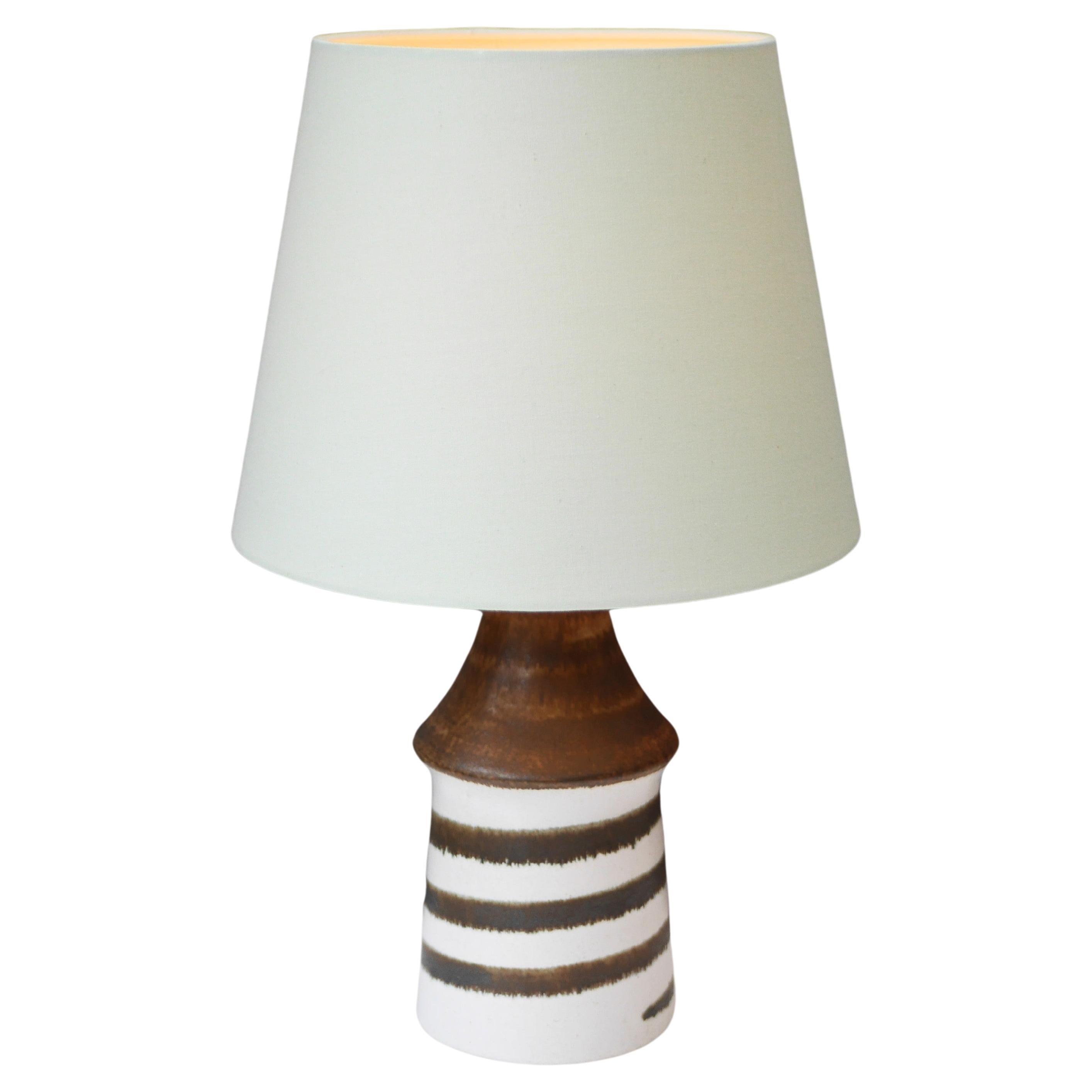 Mid-century modern pottery table lamp by Bruno Karlsson, EGO, Sweden.  For Sale