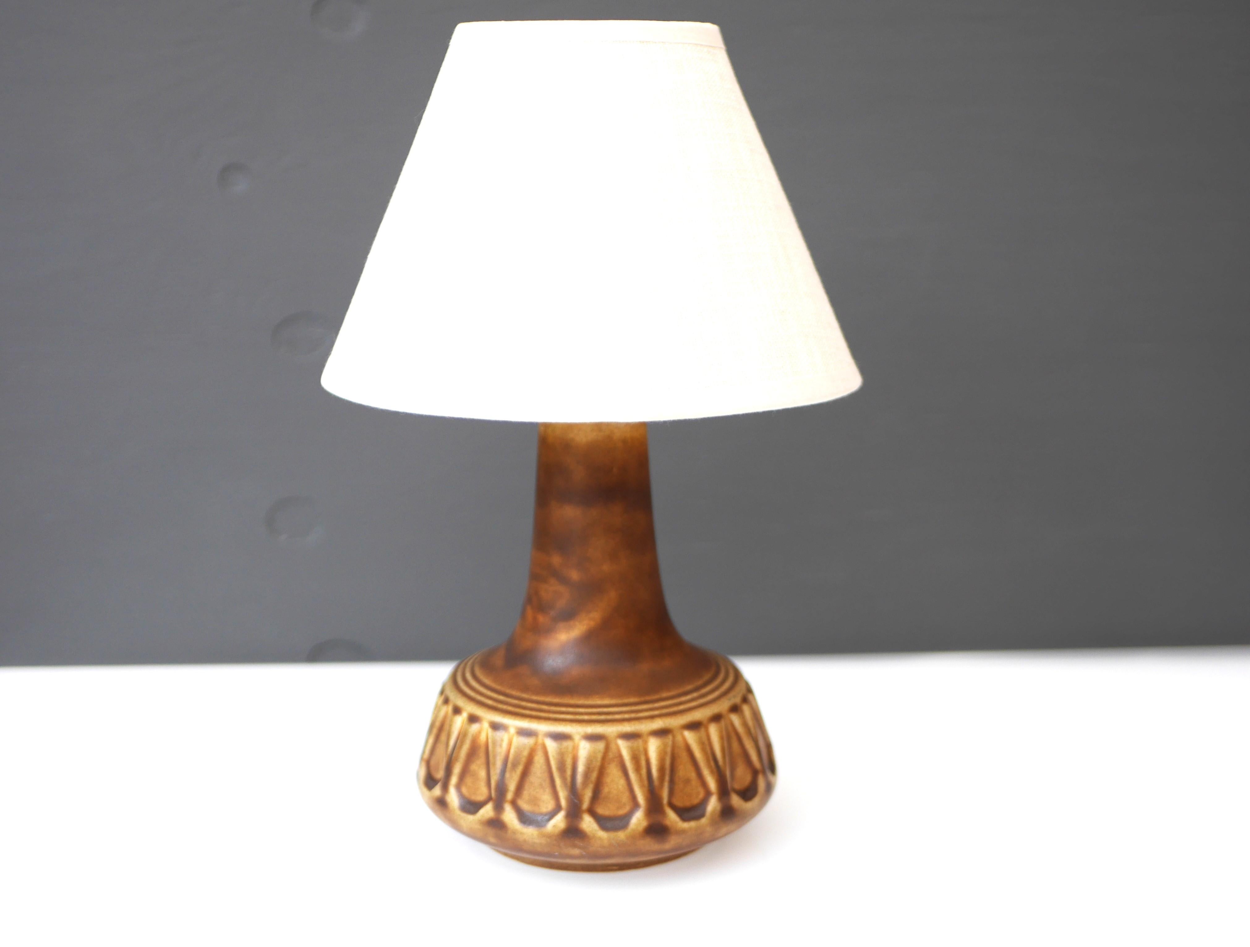 Mid-century modern pottery table lamp from Söholm, Denmark.  For Sale 3