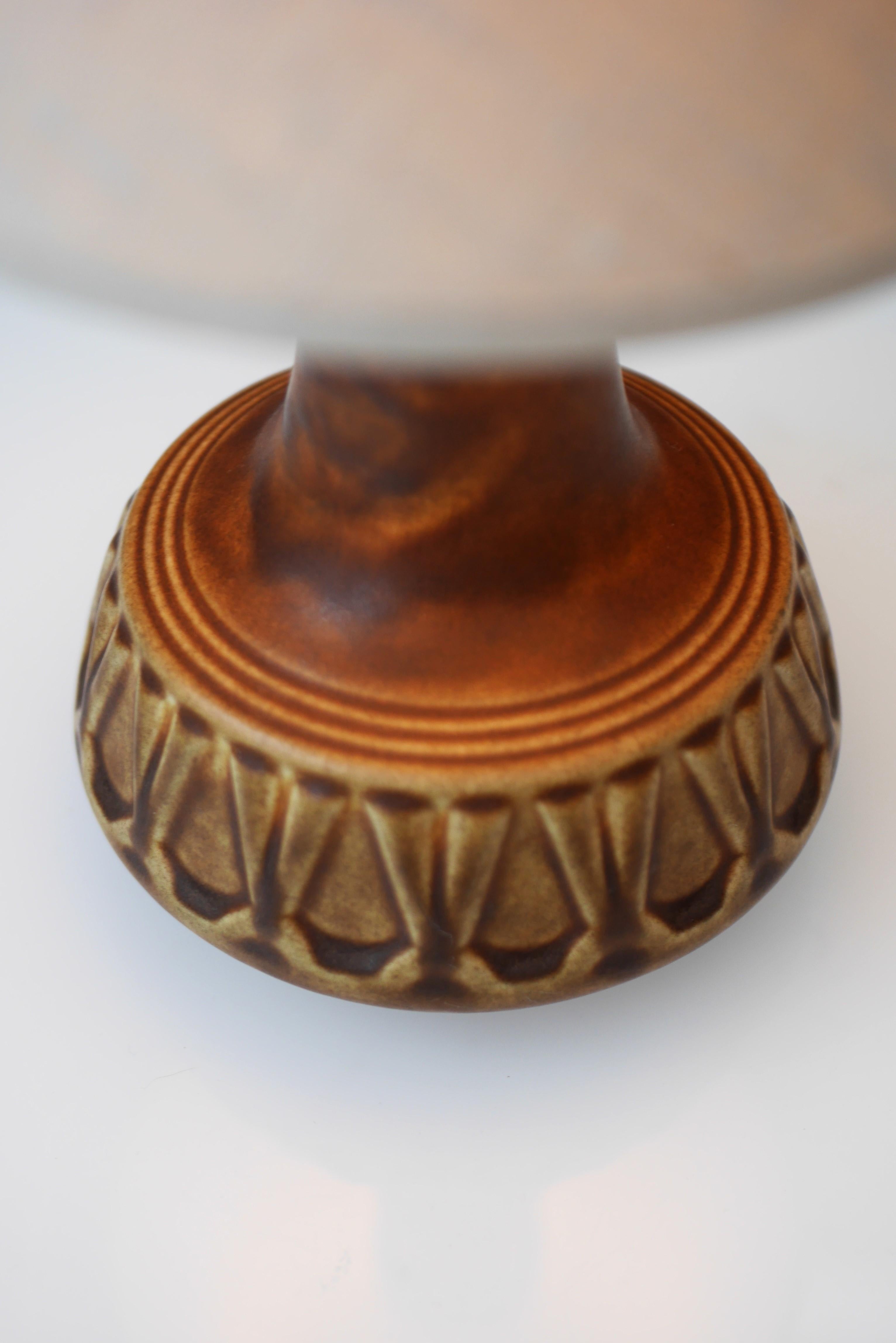 Mid-Century Modern Mid-century modern pottery table lamp from Söholm, Denmark.  For Sale