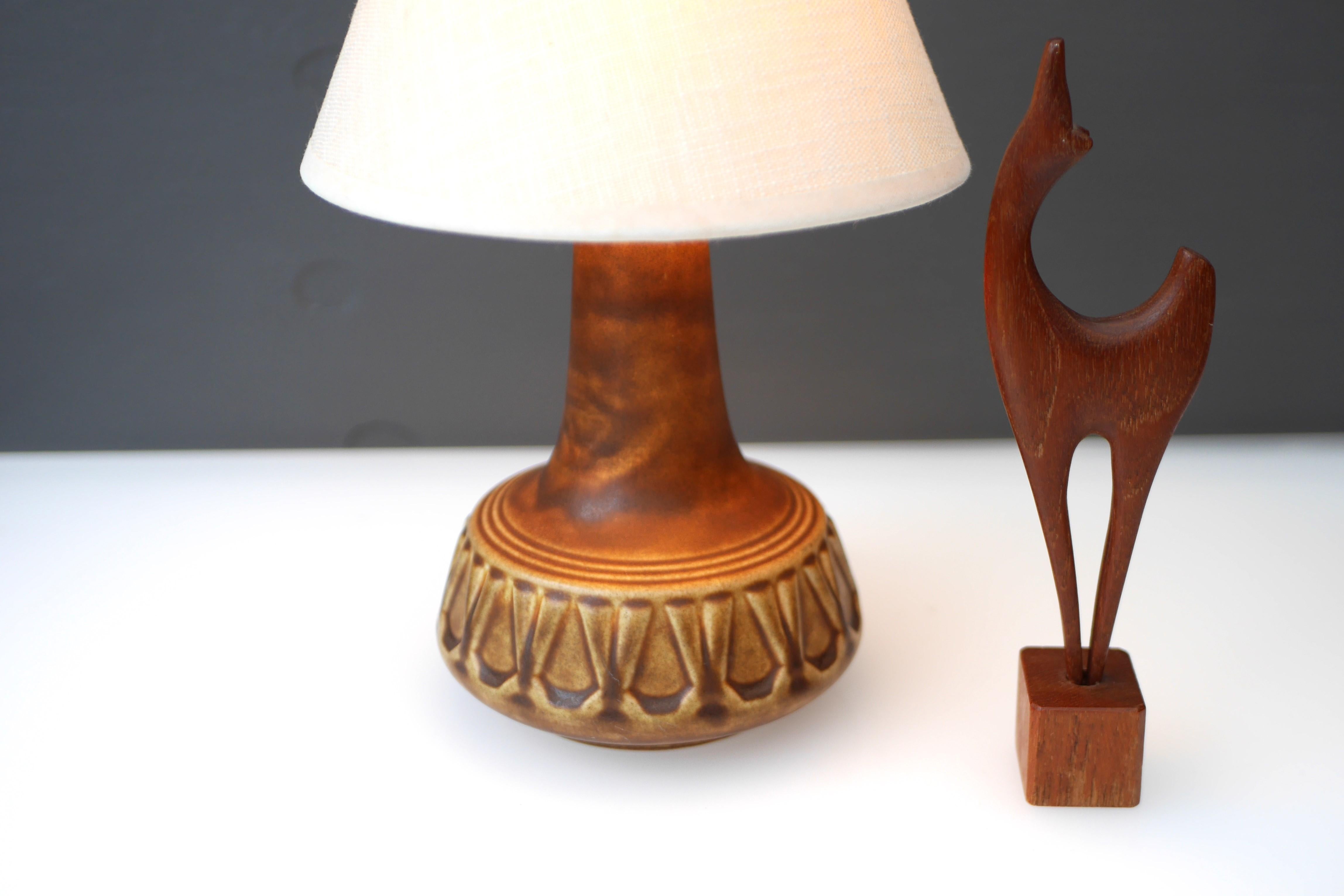 Moderne Keramik-Tischlampe aus der Mitte des Jahrhunderts aus Söholm, Dänemark.  im Zustand „Gut“ im Angebot in Skarpnäck, SE