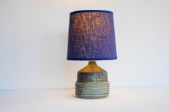 Lampada da tavolo in ceramica moderna di metà secolo realizzata da Rolf Palm, Svezia.