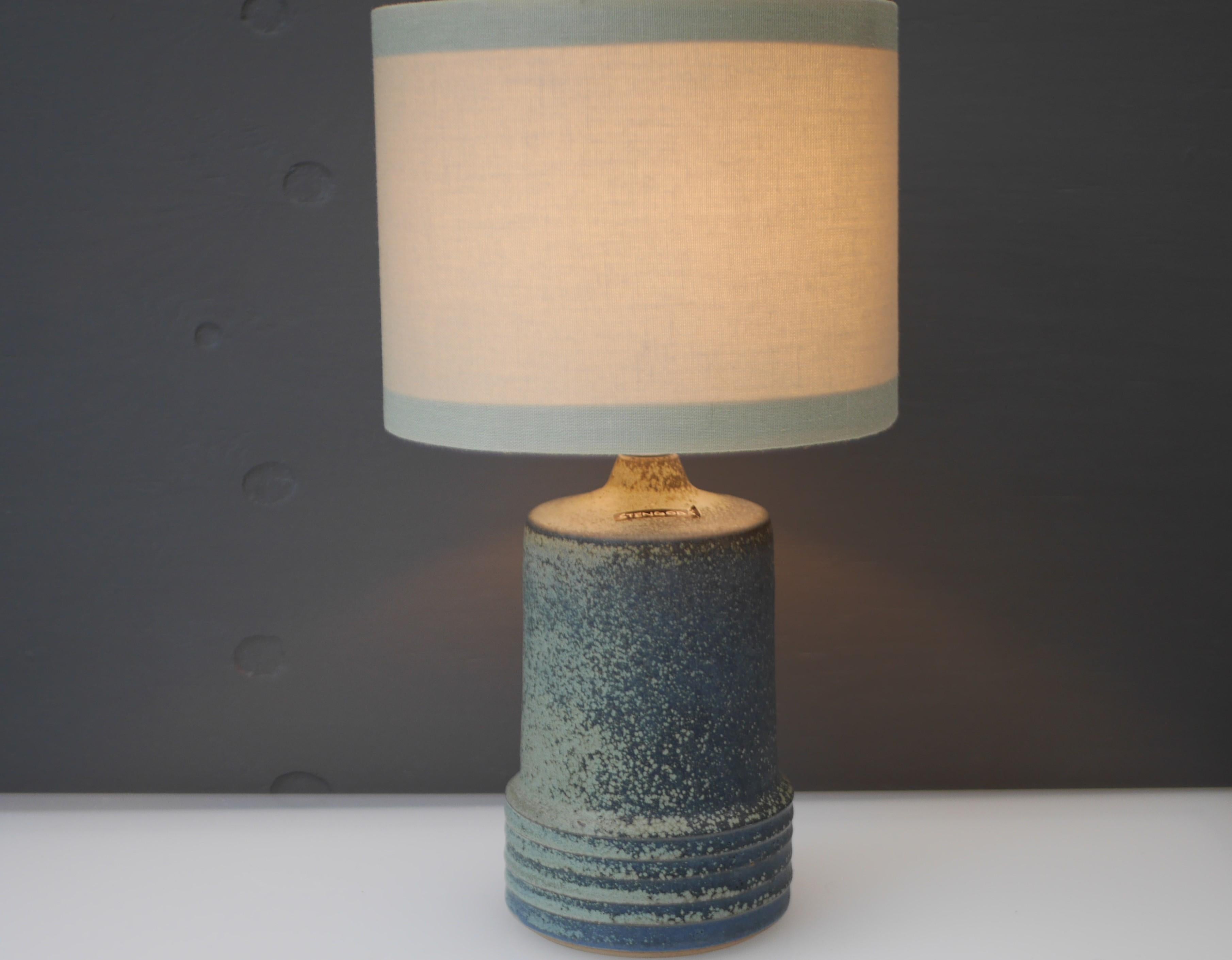 Hand-Crafted Mid-century modern pottery table lamp made by Rolf Palm, Sweden.  For Sale