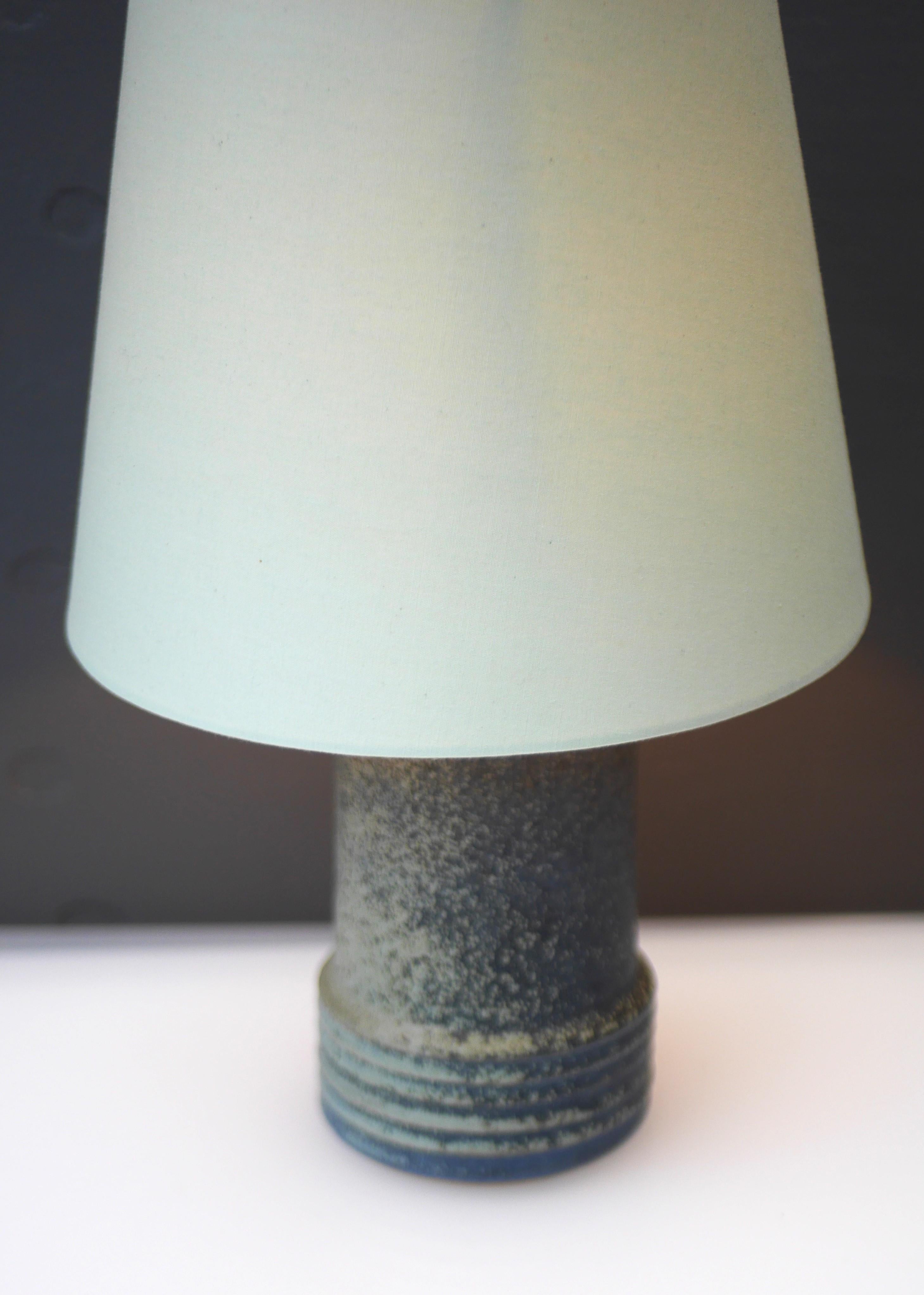 Mid-20th Century Mid-century modern pottery table lamp made by Rolf Palm, Sweden.  For Sale