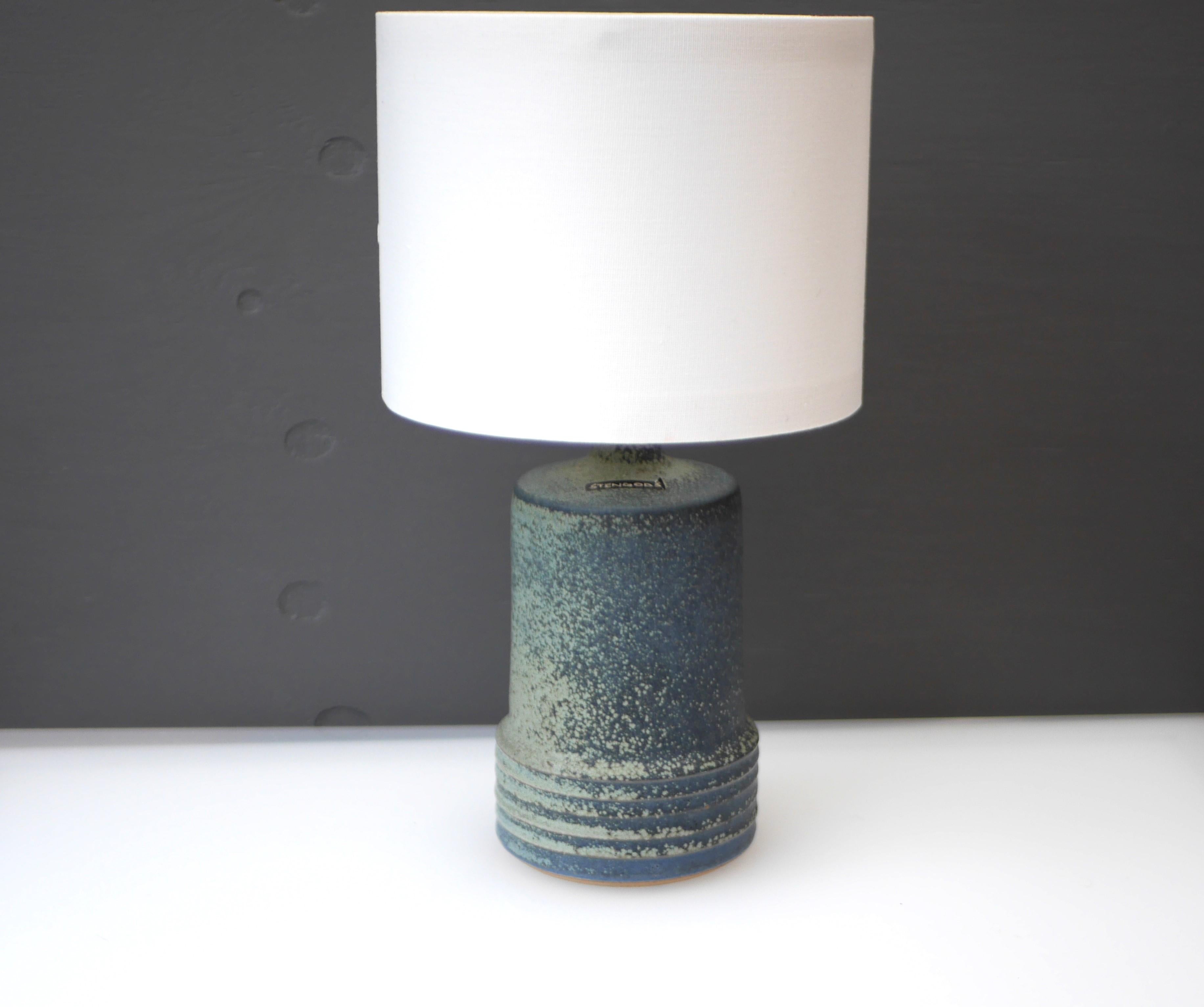 Mid-century modern pottery table lamp made by Rolf Palm, Sweden.  For Sale 1