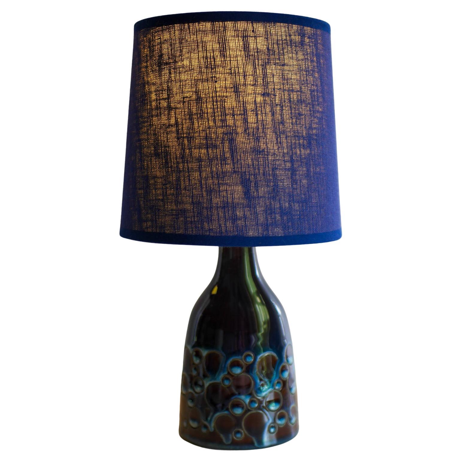 Lampada da tavolo in ceramica moderna di metà secolo con "smaltatura Candy" di Söholm, Danimarca. in vendita