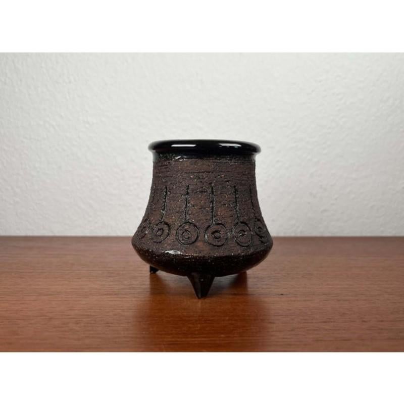 Vaso tripode in ceramica moderna di metà secolo di Eke Bjeren per Gabriel Keramik, anni '60 in vendita 5