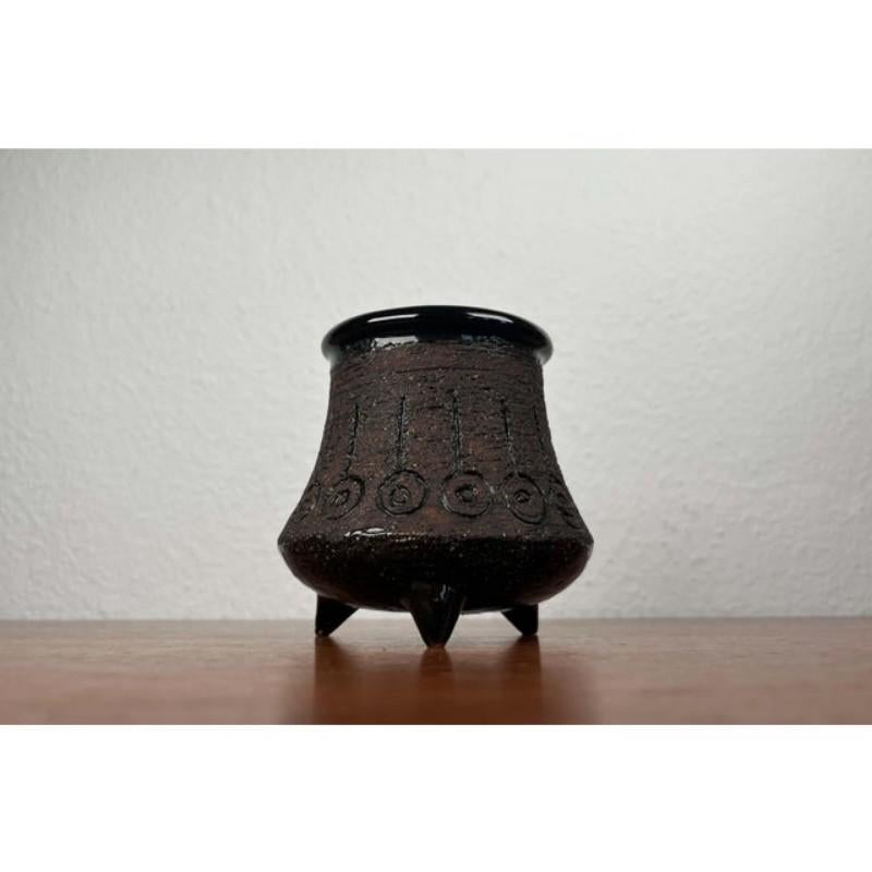 Vaso tripode in ceramica moderna di metà secolo di Eke Bjeren per Gabriel Keramik, anni '60 in vendita 6