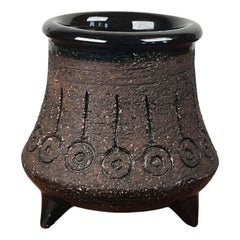 Vaso tripode in ceramica moderna di metà secolo di Eke Bjeren per Gabriel Keramik, anni '60