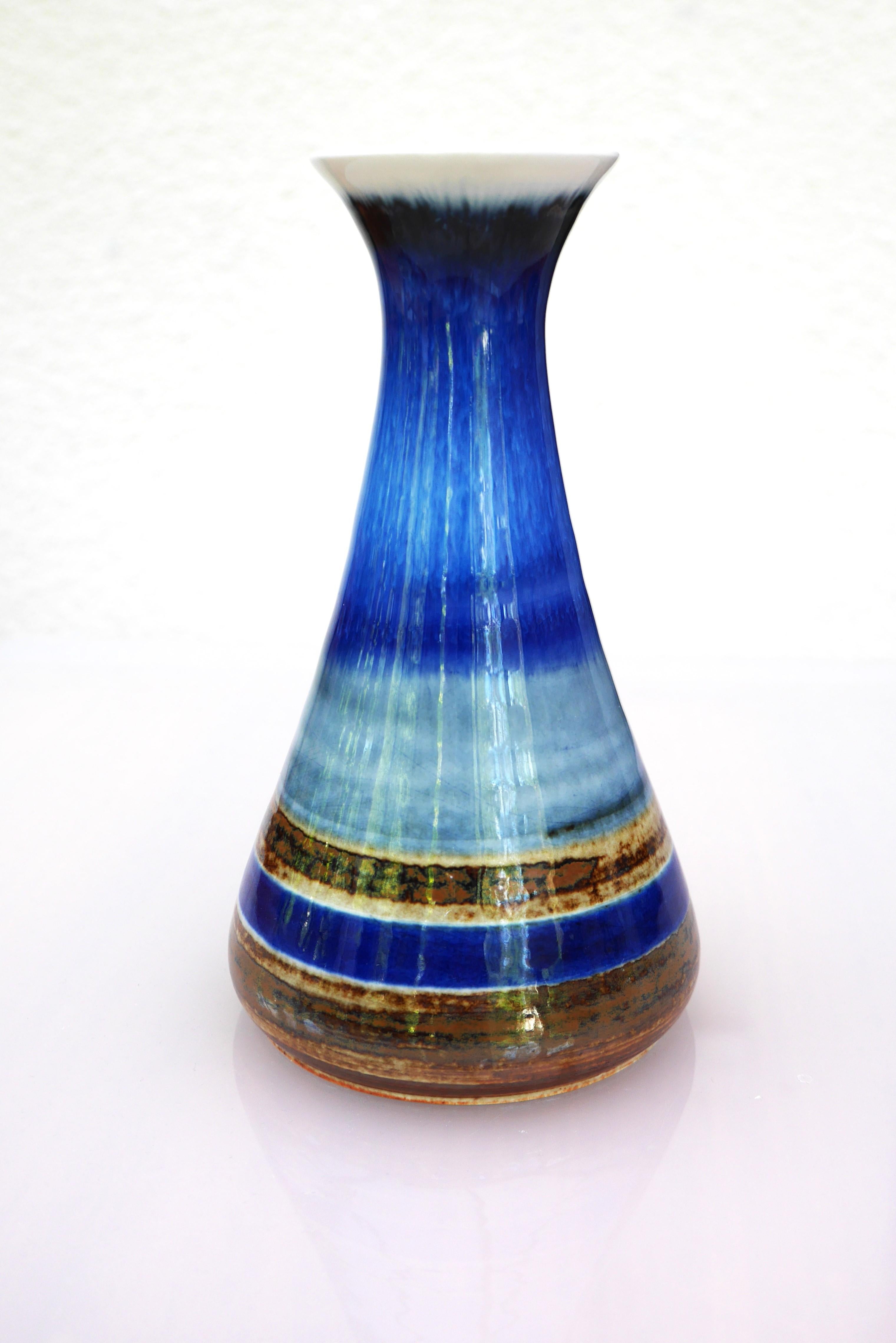 Mid-Century Modern Vase en poterie du milieu du siècle dernier par G. Modernity pour Rörstrand, Suède. en vente