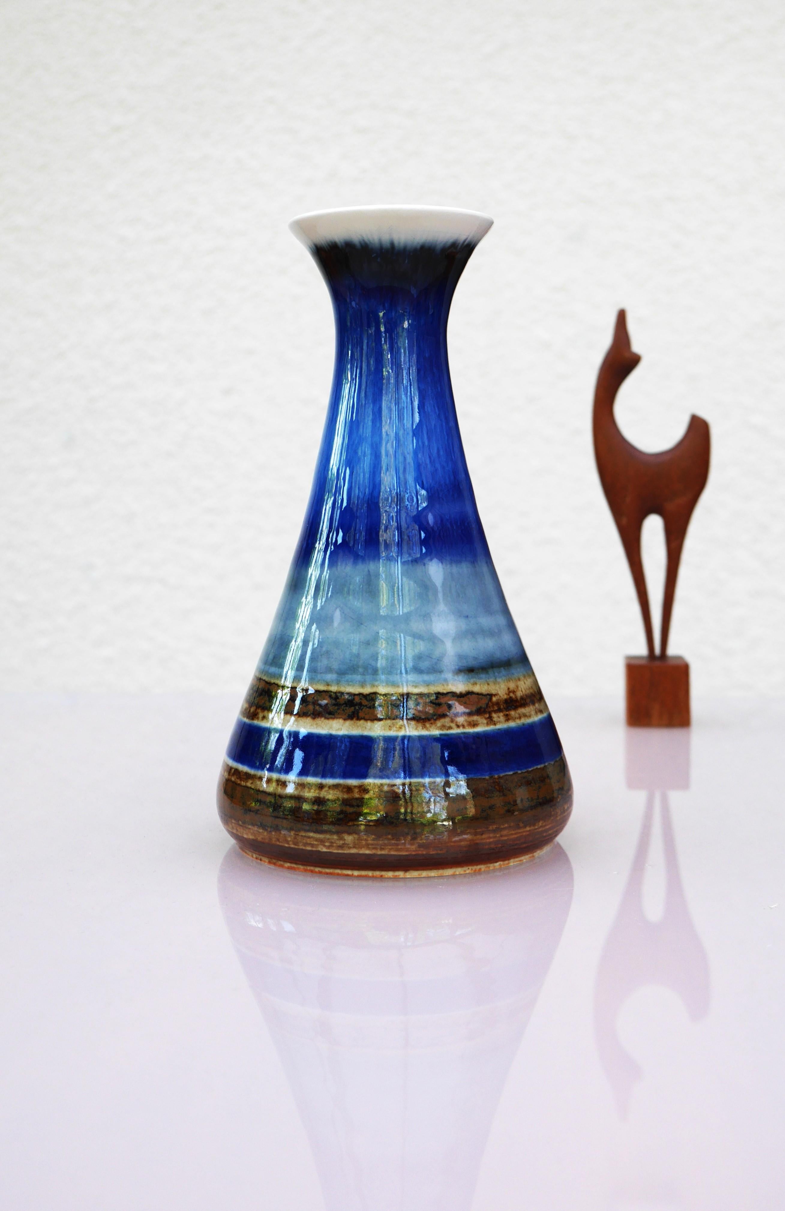 Mid-Century Modern Mid-century modern pottery vase by G. Millberg for Rörstrand, Sweden. For Sale