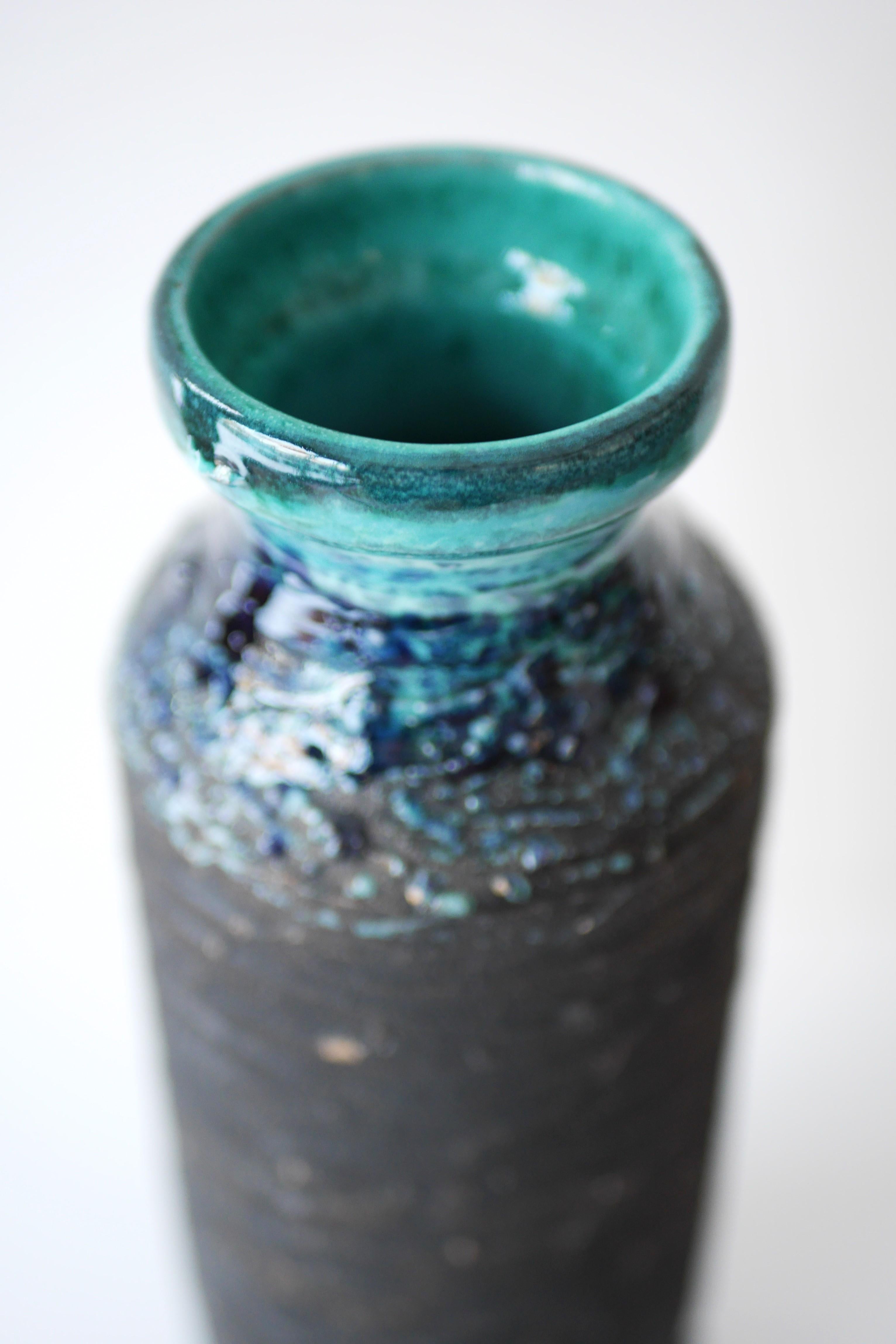 Milieu du XXe siècle Vase en poterie moderne du milieu du siècle dernier de Tilgmans, Suède  en vente