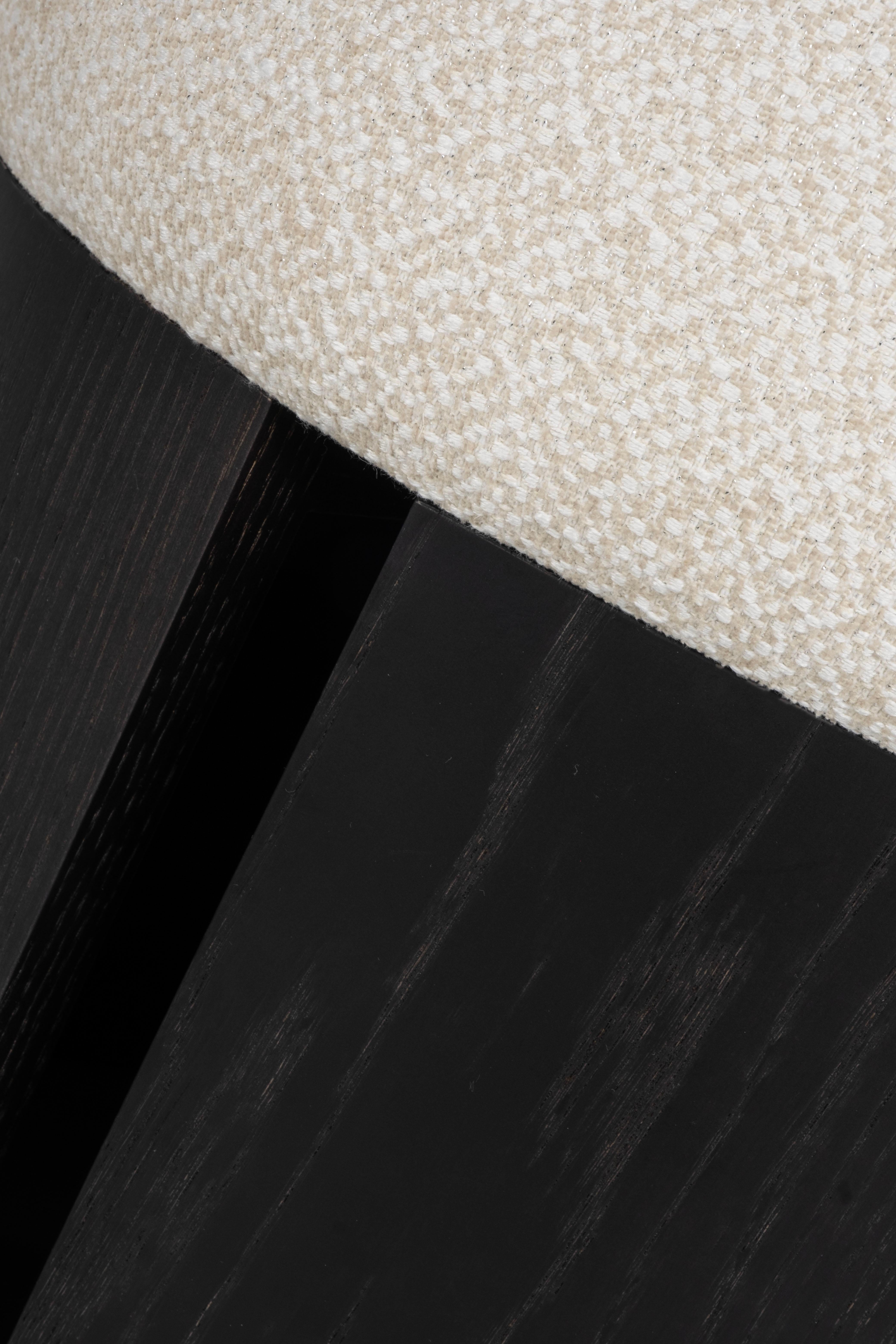 Chenille Pouf moderne du milieu du siècle, jacquard crème, chêne, fabriqué à la main par Greenapple en vente