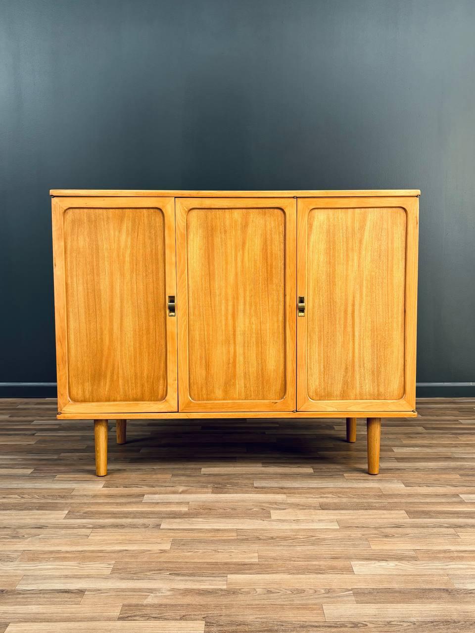 Mid-Century Modern “Precedent” Cabinet by Edward J. Wormley In Good Condition For Sale In Los Angeles, CA