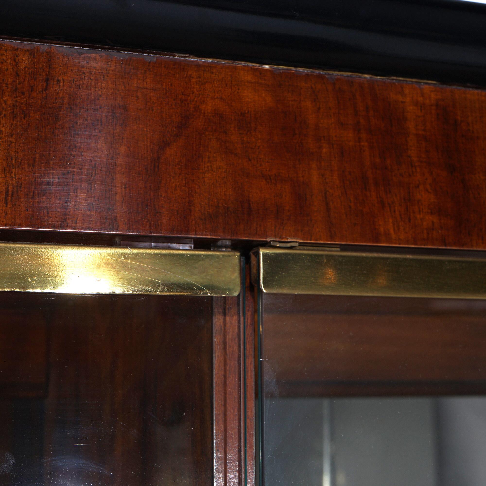 Cabinet à façade brisée en acajou et ébonite A.Profiles Modernity Drexel en vente 4