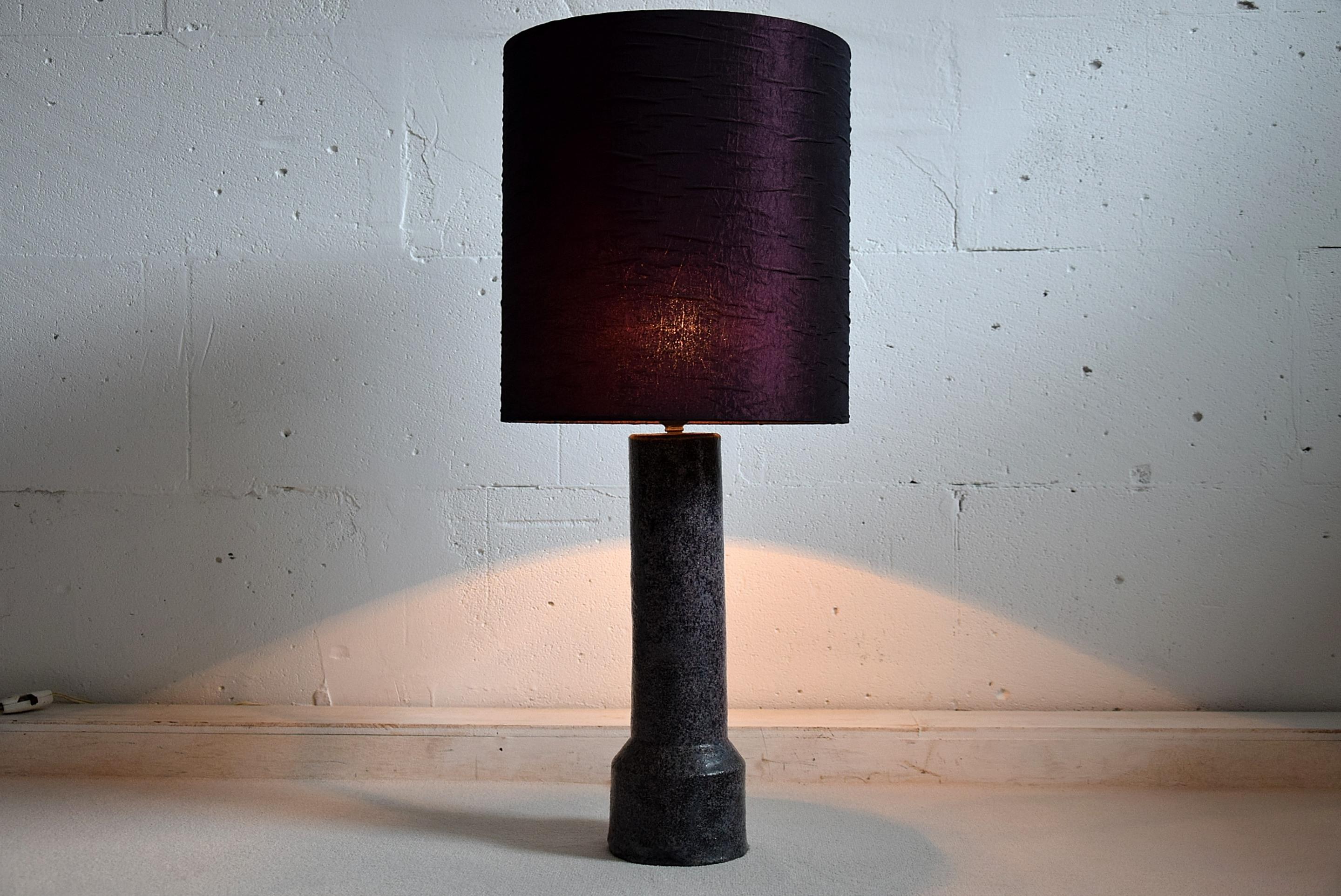 Lampe de bureau en céramique violette moderne du milieu du siècle dernier par Pieter Groeneveldt en vente 3