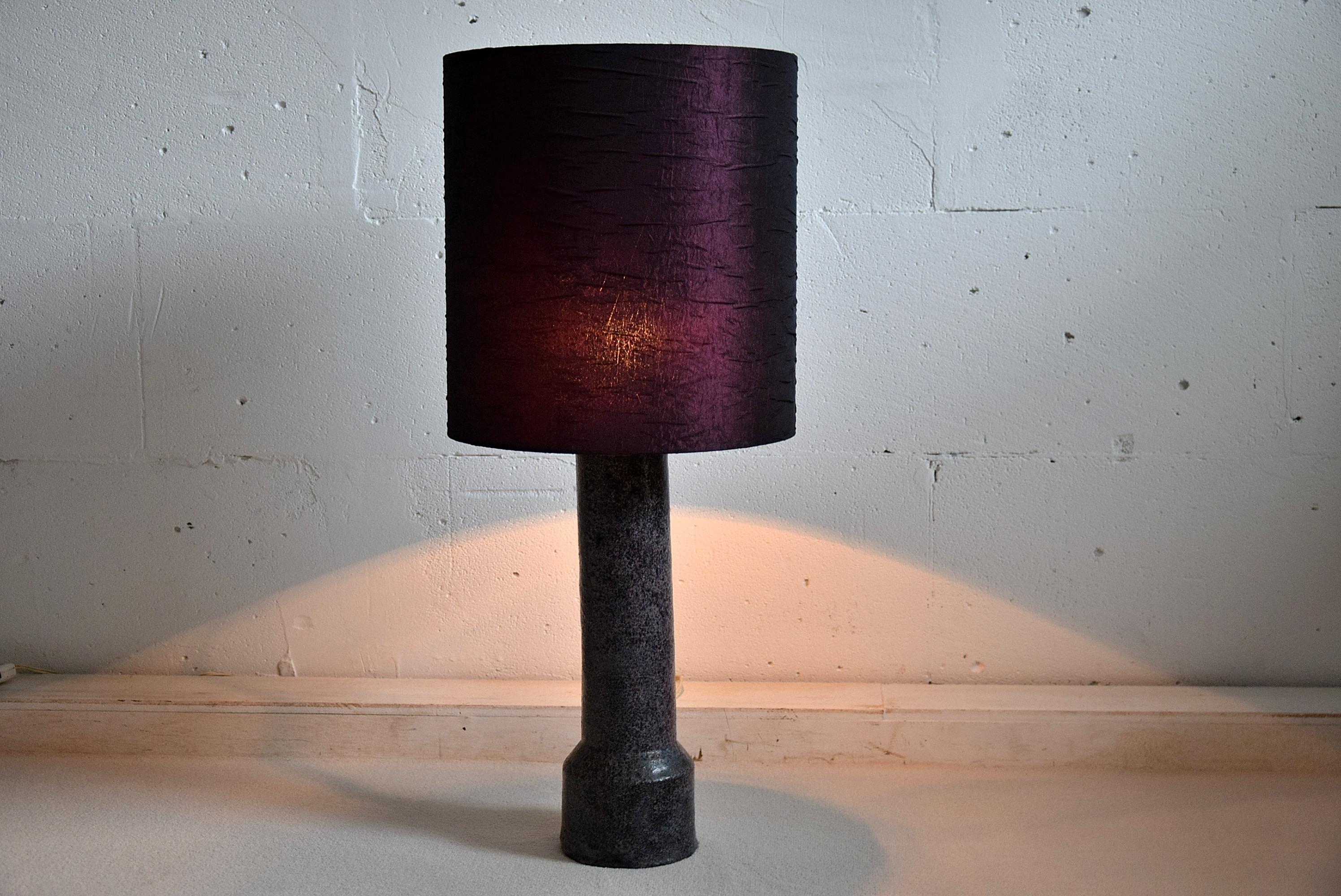 Dutch Mid-Century Modern Purple Ceramic Table Lamp by Pieter Groeneveldt For Sale
