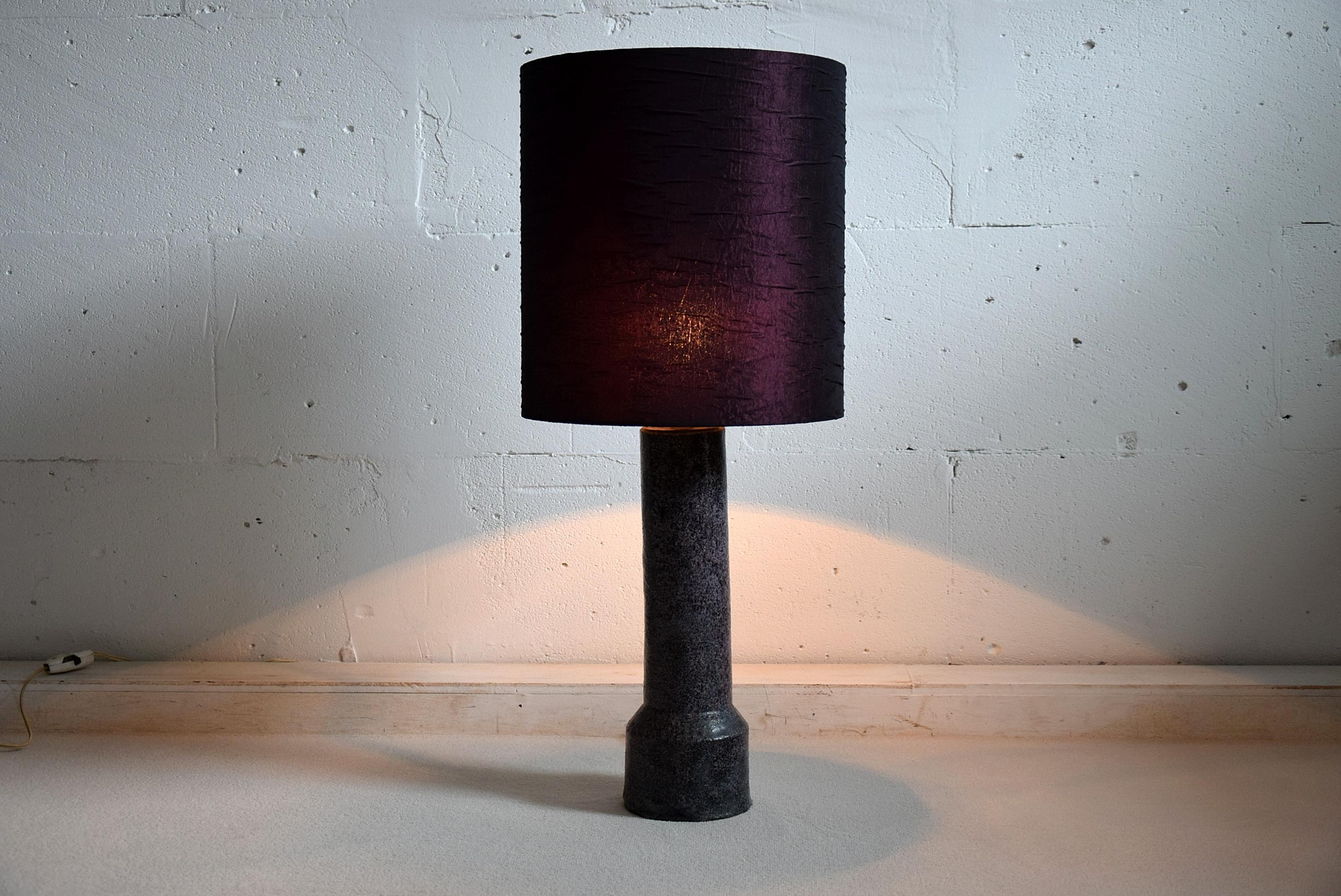 Mid-Century Modern Purple Ceramic Table Lamp by Pieter Groeneveldt For Sale 1