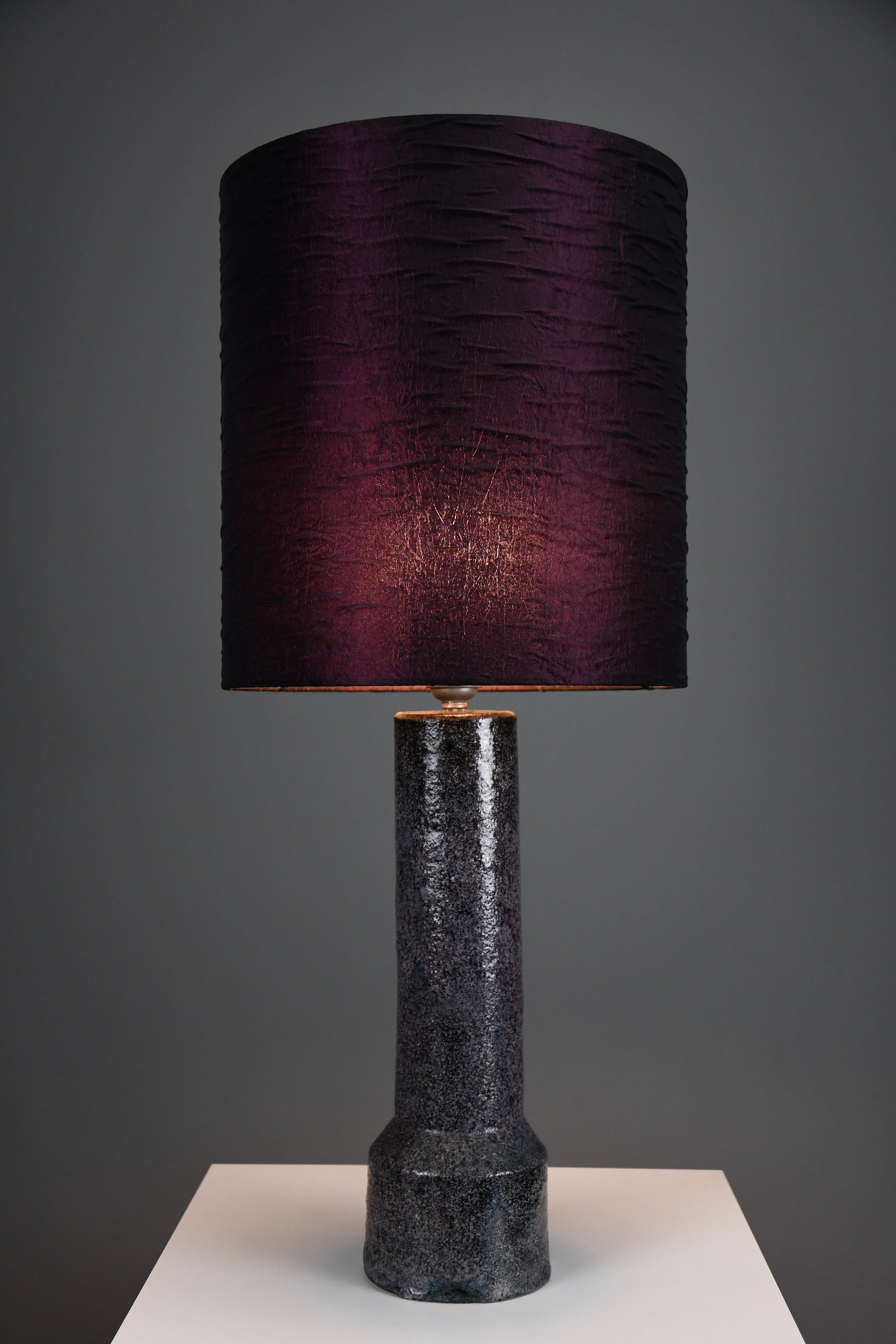 Céramique Lampe de table moderne du milieu du siècle en céramique violette de Pieter Groeneveldt en vente