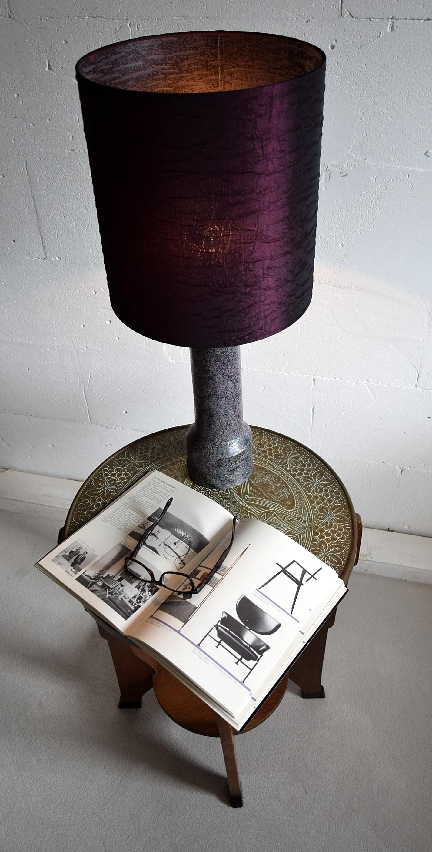 Lampe de bureau en céramique violette moderne du milieu du siècle dernier par Pieter Groeneveldt en vente 2