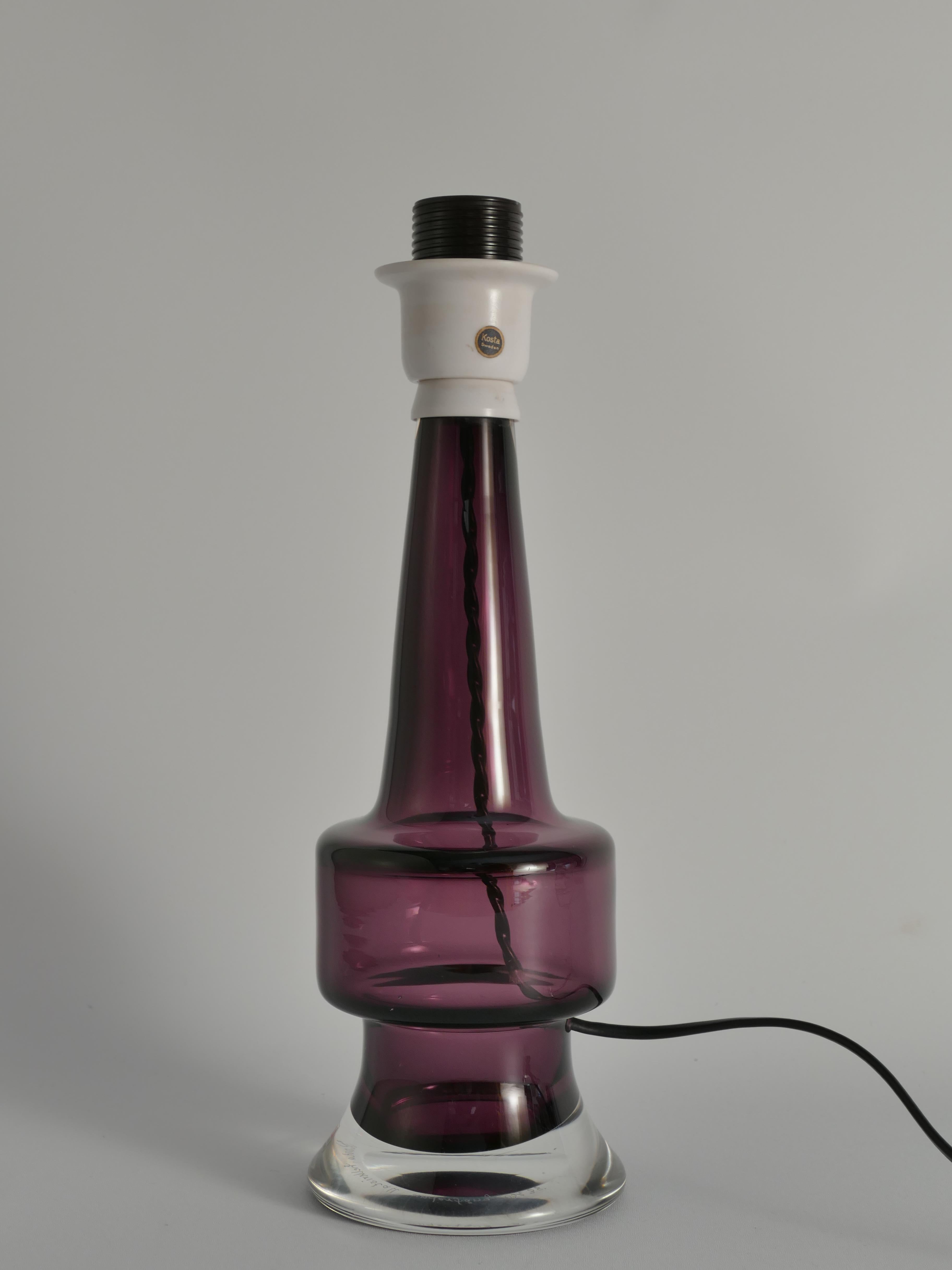 Swedish Mid-Century Modern Purple Chrystal Glass Table Lamp by Kosta 1960s For Sale