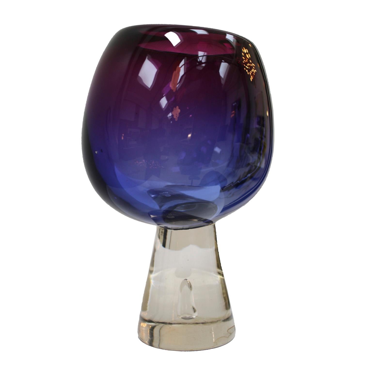Mid-century Modern Glass vase. Attributed to Flavio Poli for Seguso. Italy, 50s.
In sommerso glass, the purple pink body is submerged in a very clear mass. (Color variant Viola)

Every item LA Studio offers is checked by our team of 10 craftsmen in