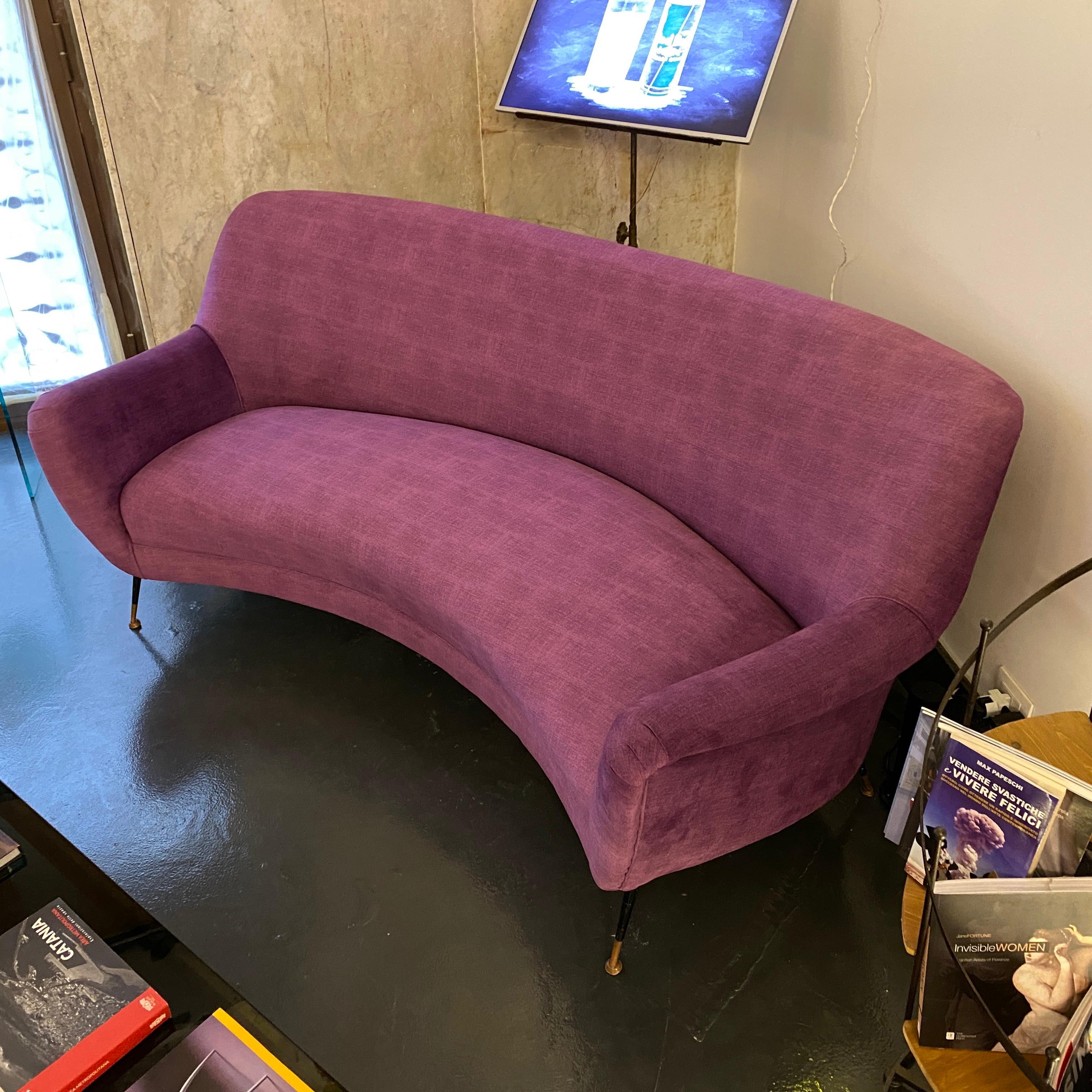 1960s Mid-Century Modern Purple Velvet and Brass Italian Curved Sofa 3