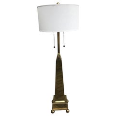 Lampadaire pyramidal en laiton mi-siècle moderne par Marbro Lamp Company, années 1970