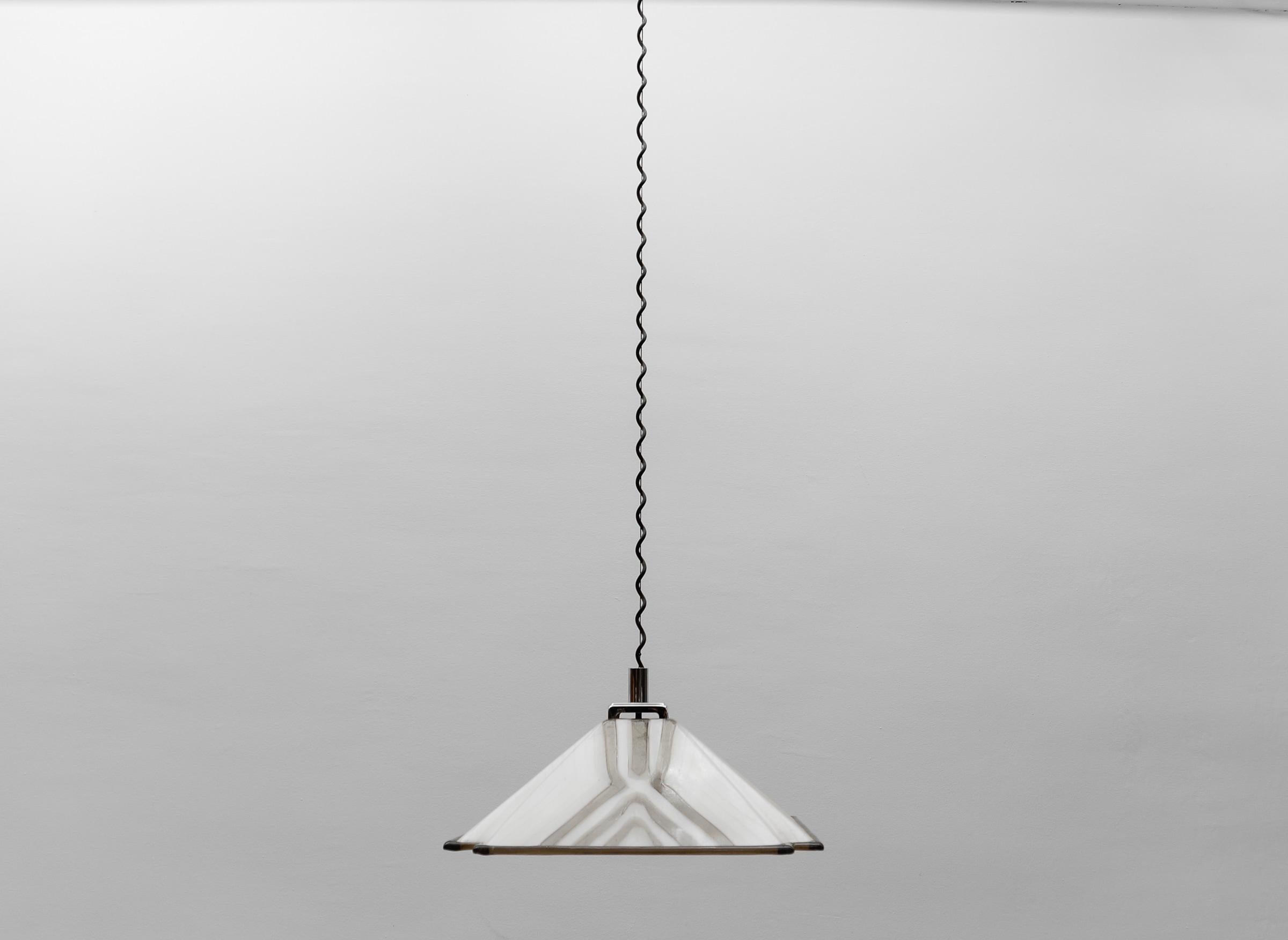 Mid-Century moderno Lampada a piramide moderna di metà secolo di Gebrüder Cosack, anni '70 in vendita