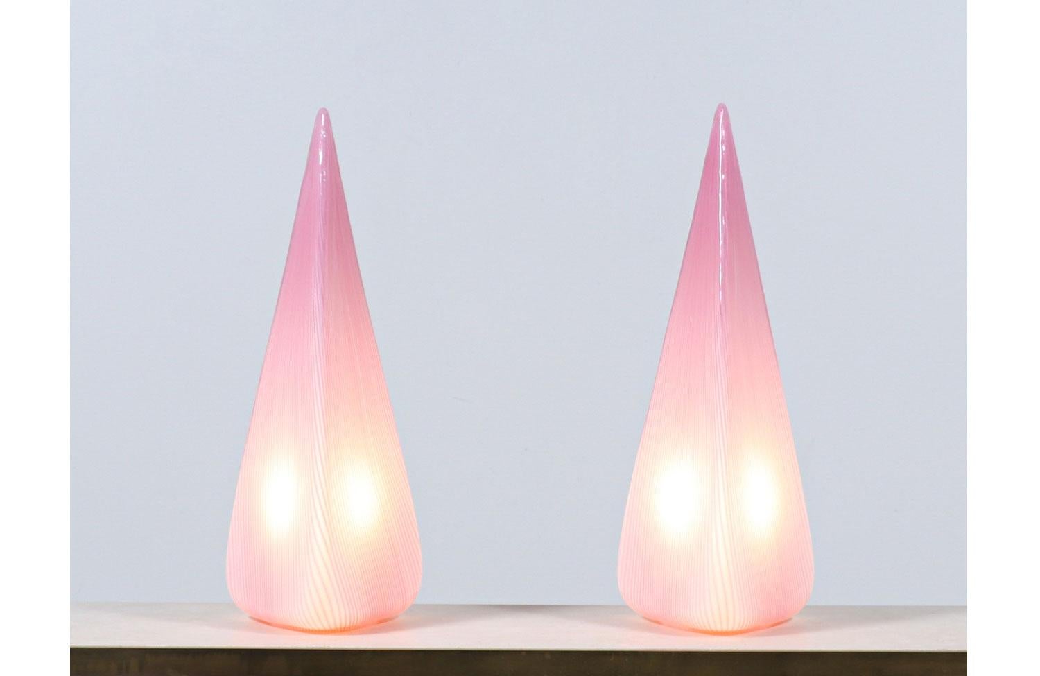 1x Mid-Century Modern pyramid pink Murano glass table lamp by Vetri.