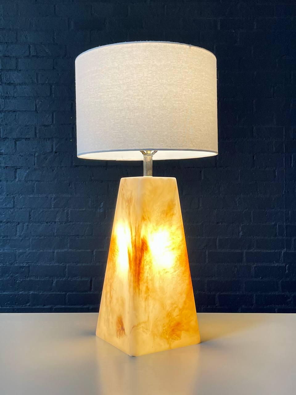 American Mid-Century Modern Pyramid Style Resin Table Lamp For Sale