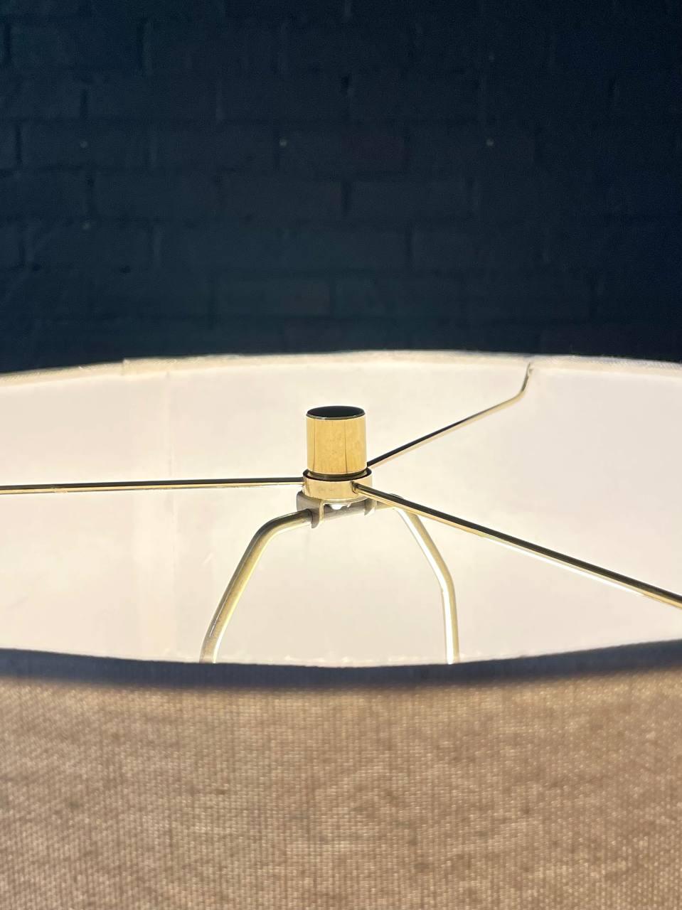 Mid-20th Century Mid-Century Modern Pyramid Style Resin Table Lamp For Sale