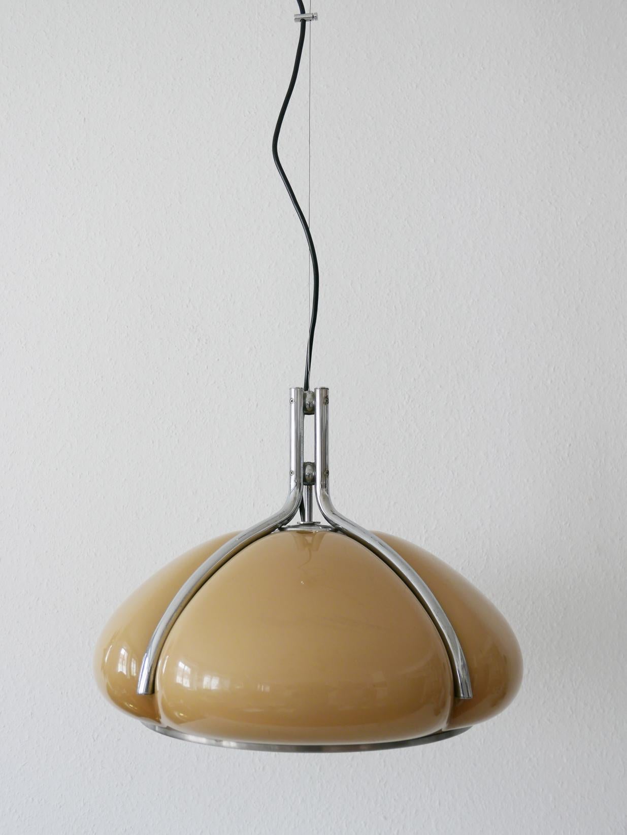 Elegant Mid-Century Modern pendant lamp or hanging light Quadrifoglio in biomorphic shape. Manufactured by Harvey Guzzini, 1960s, Italy, it is an eye catching light object.

Executed in orange colored plexiglas and chrome-plated metal. It comes