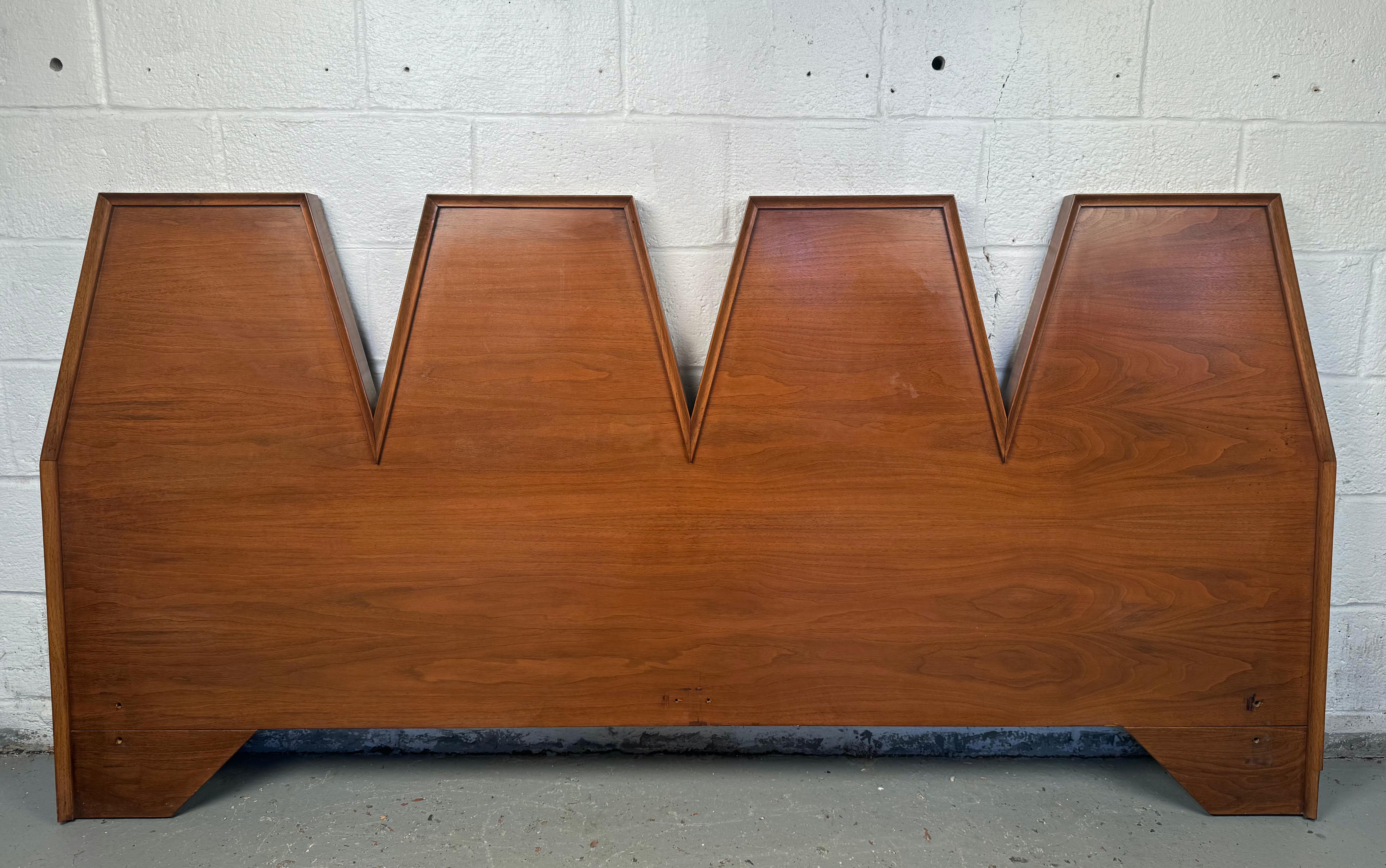 Transform your bedroom with the striking elegance of this Mid-Century Modern Queen Headboard. A perfect blend of clean lines, organic shapes, and timeless design, this headboard brings a touch of retro sophistication to any modern or