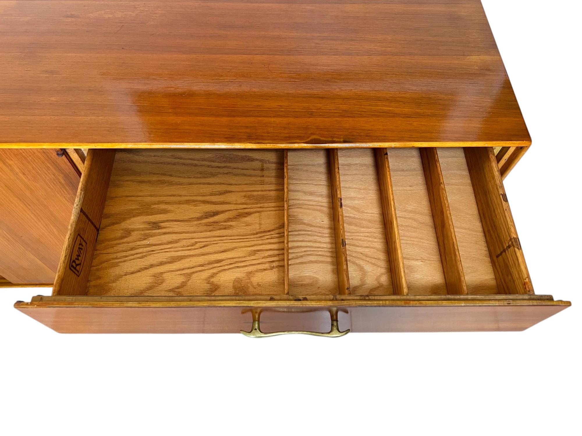 Credenza in legno di noce R-Way della modernità di metà secolo, anni '60 in vendita 3
