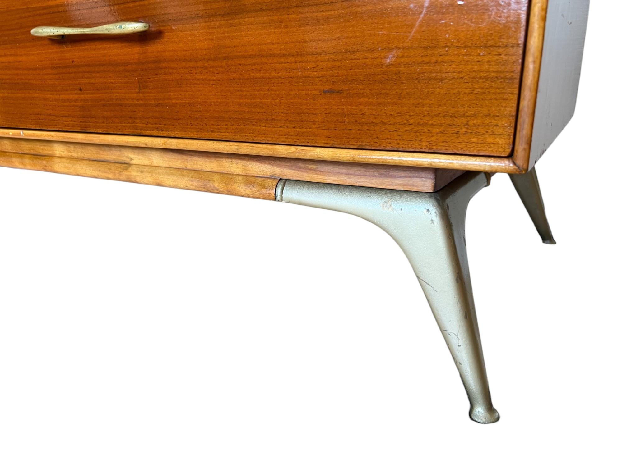 Credenza in legno di noce R-Way della modernità di metà secolo, anni '60 in vendita 5