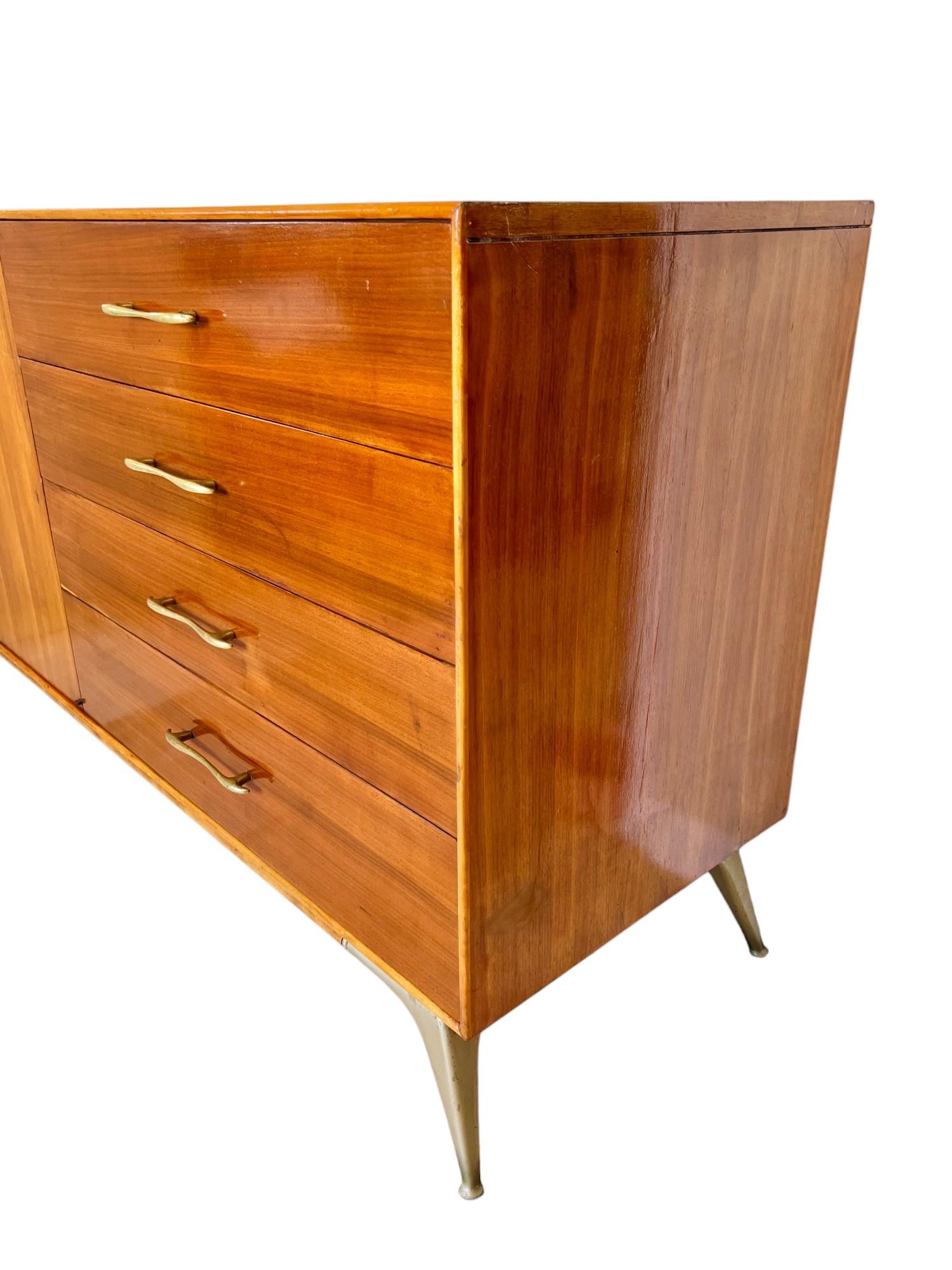 Mid-Century moderno Credenza in legno di noce R-Way della modernità di metà secolo, anni '60 in vendita