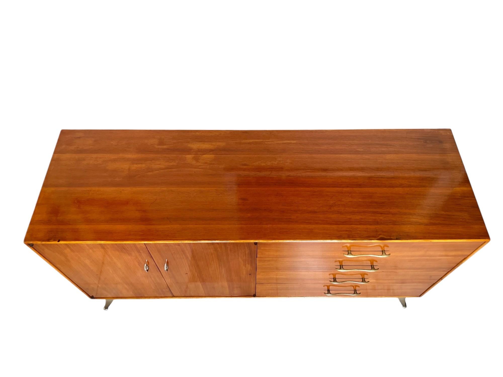 Credenza in legno di noce R-Way della modernità di metà secolo, anni '60 in vendita 1