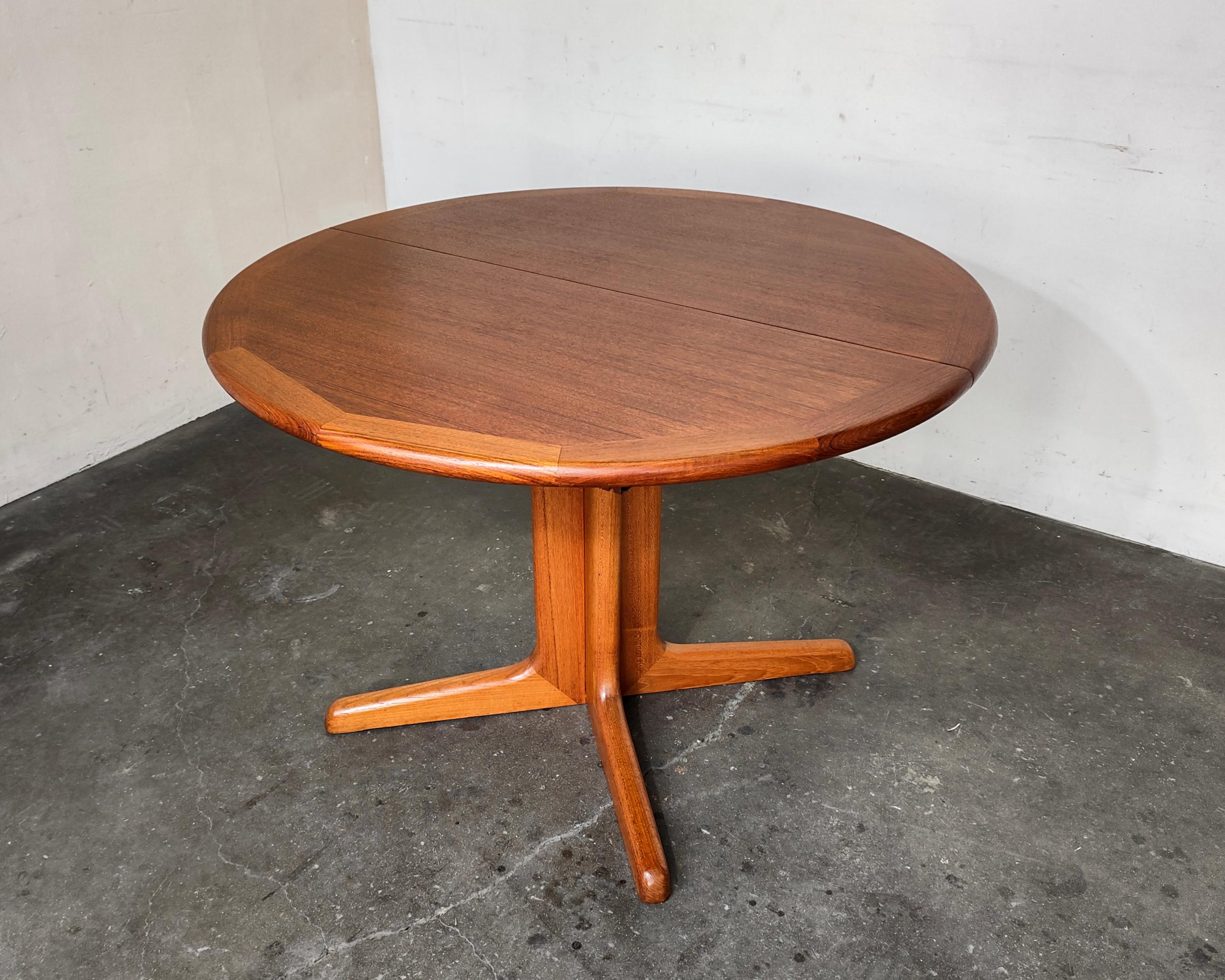 20th Century Mid-Century Modern Racetrack Teak Expandable Dining Table, 1970s