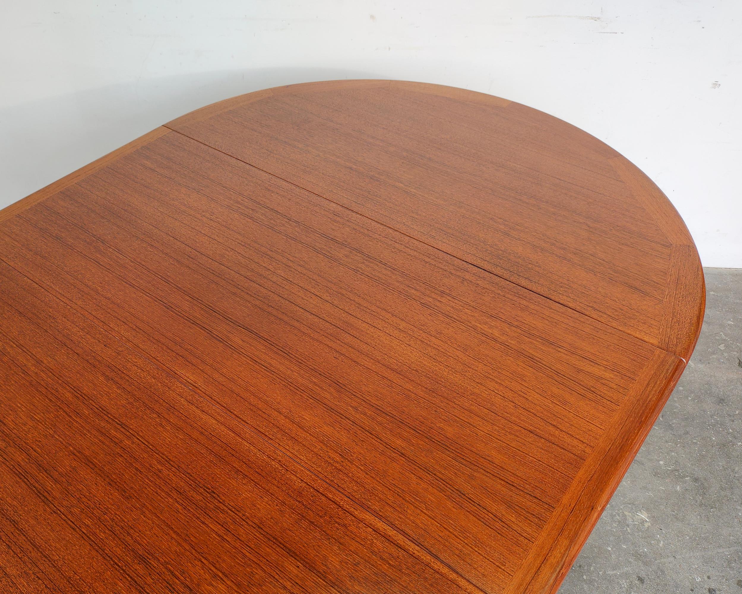 Mid-Century Modern Racetrack Teak Expandable Dining Table, 1970s 2