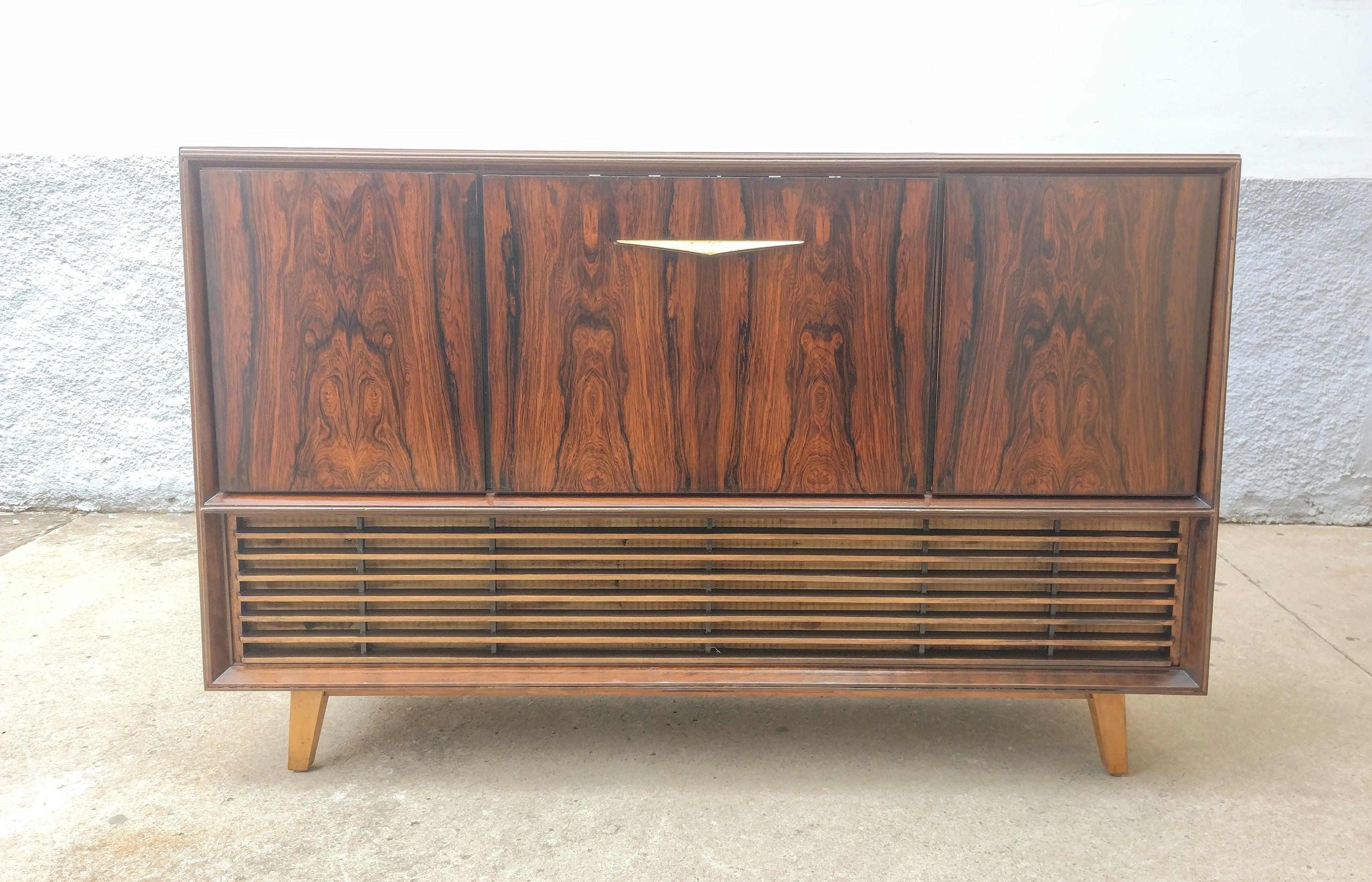 Mid-Century Modern Radio Victrola Telefunken in Rosewood 'Does Not Work' In Good Condition In SAO PAULO, BR