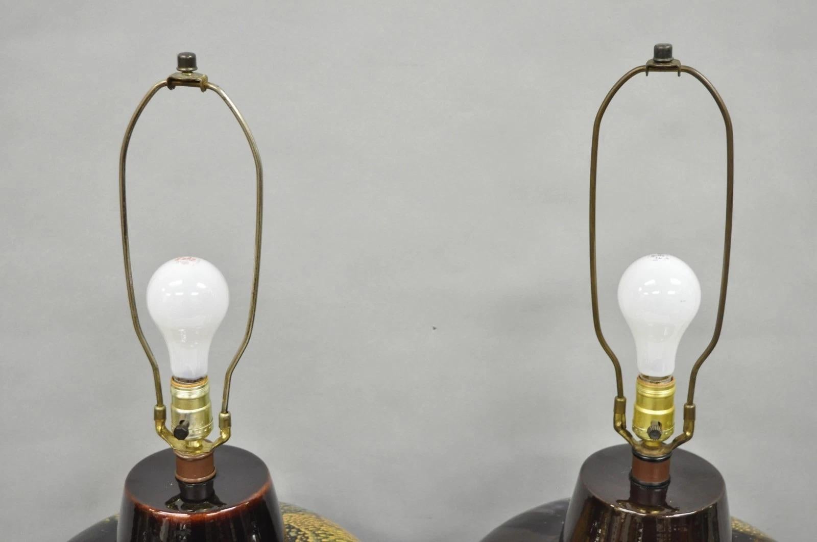 Lampes de table en poterie à glaçure marron et goutte d'eau de style moderne du milieu du siècle par Sunset Cosco Paire en vente 4